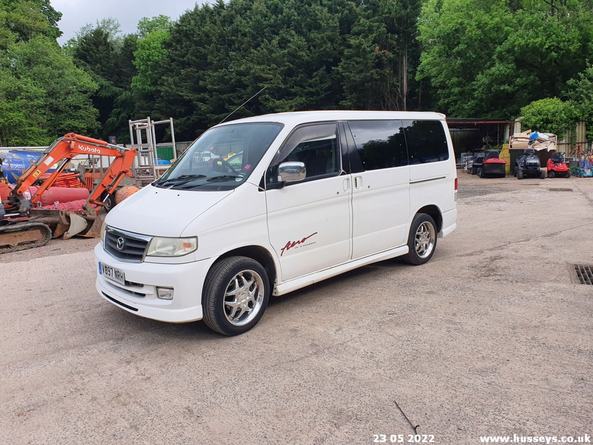 2000 MAZDA BONGO - 1998cc 4dr MPV (White) - Image 8 of 41