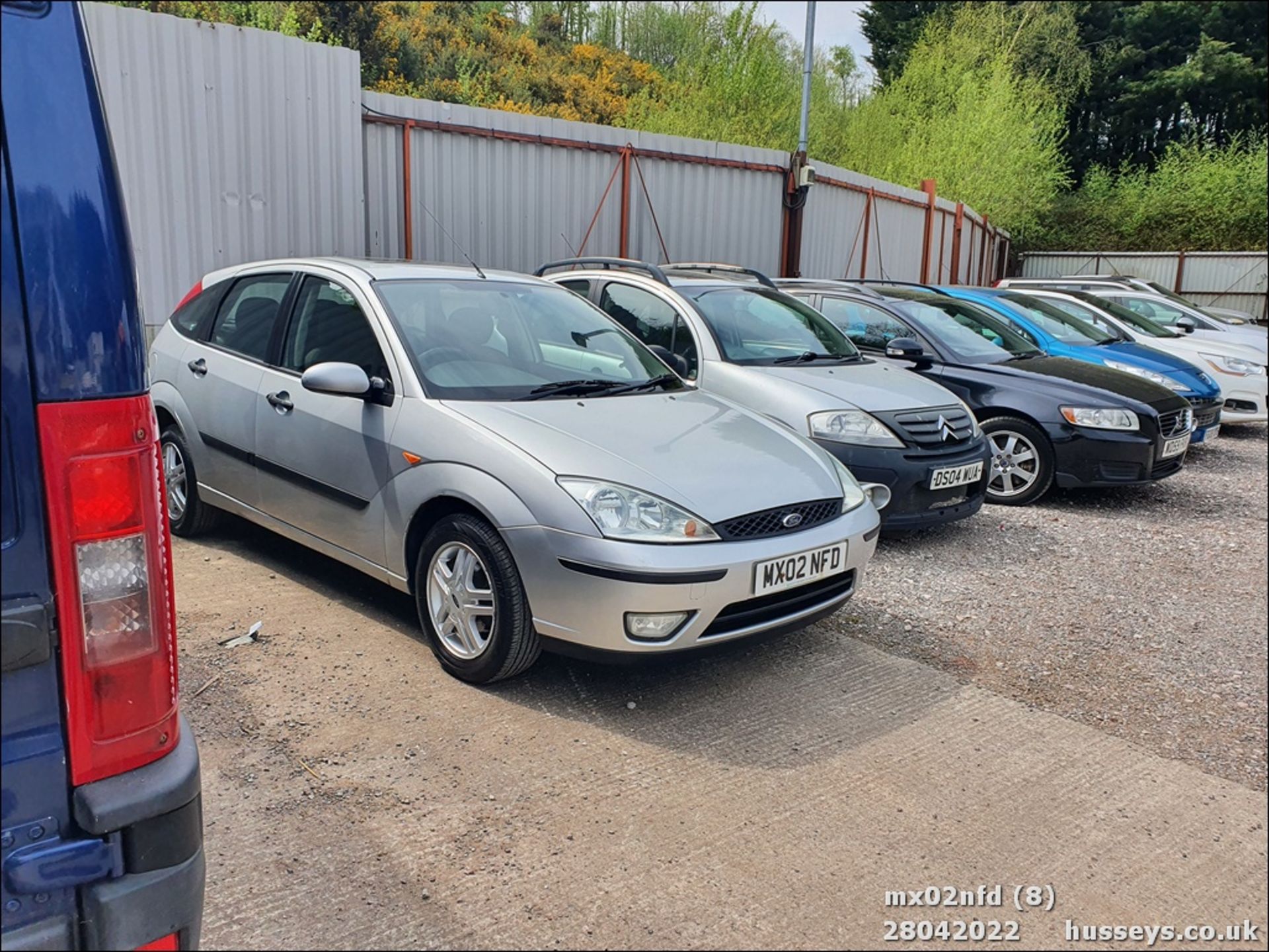 02/02 FORD FOCUS ZETEC - 1596cc 5dr Hatchback (Silver) - Image 8 of 27