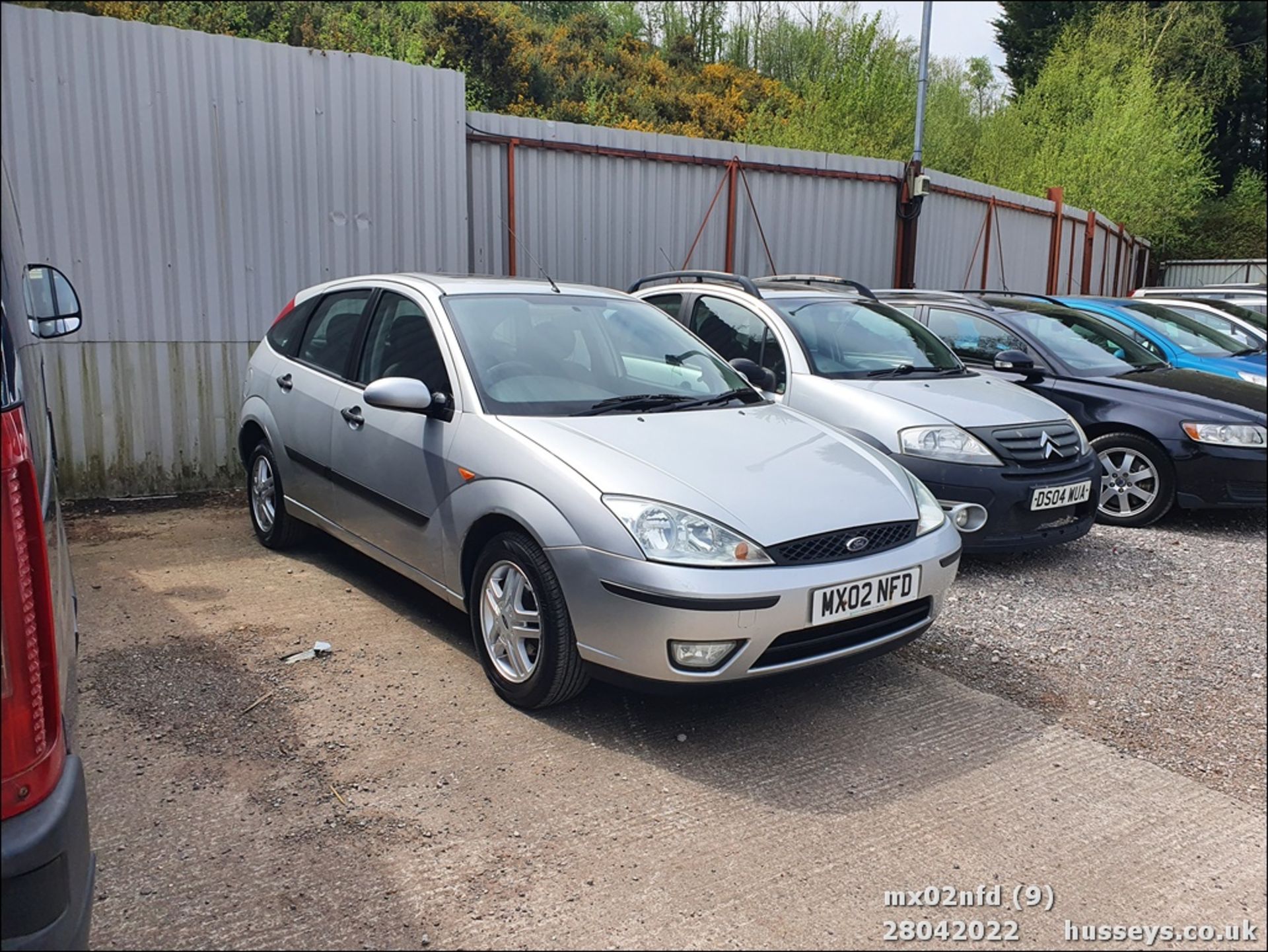 02/02 FORD FOCUS ZETEC - 1596cc 5dr Hatchback (Silver) - Image 9 of 27