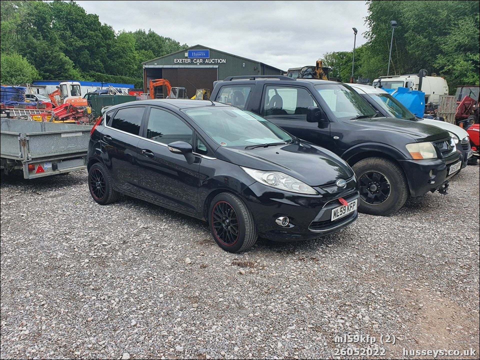 09/59 FORD FIESTA ZETEC 95 - 1388cc 5dr Hatchback (Black) - Image 2 of 24