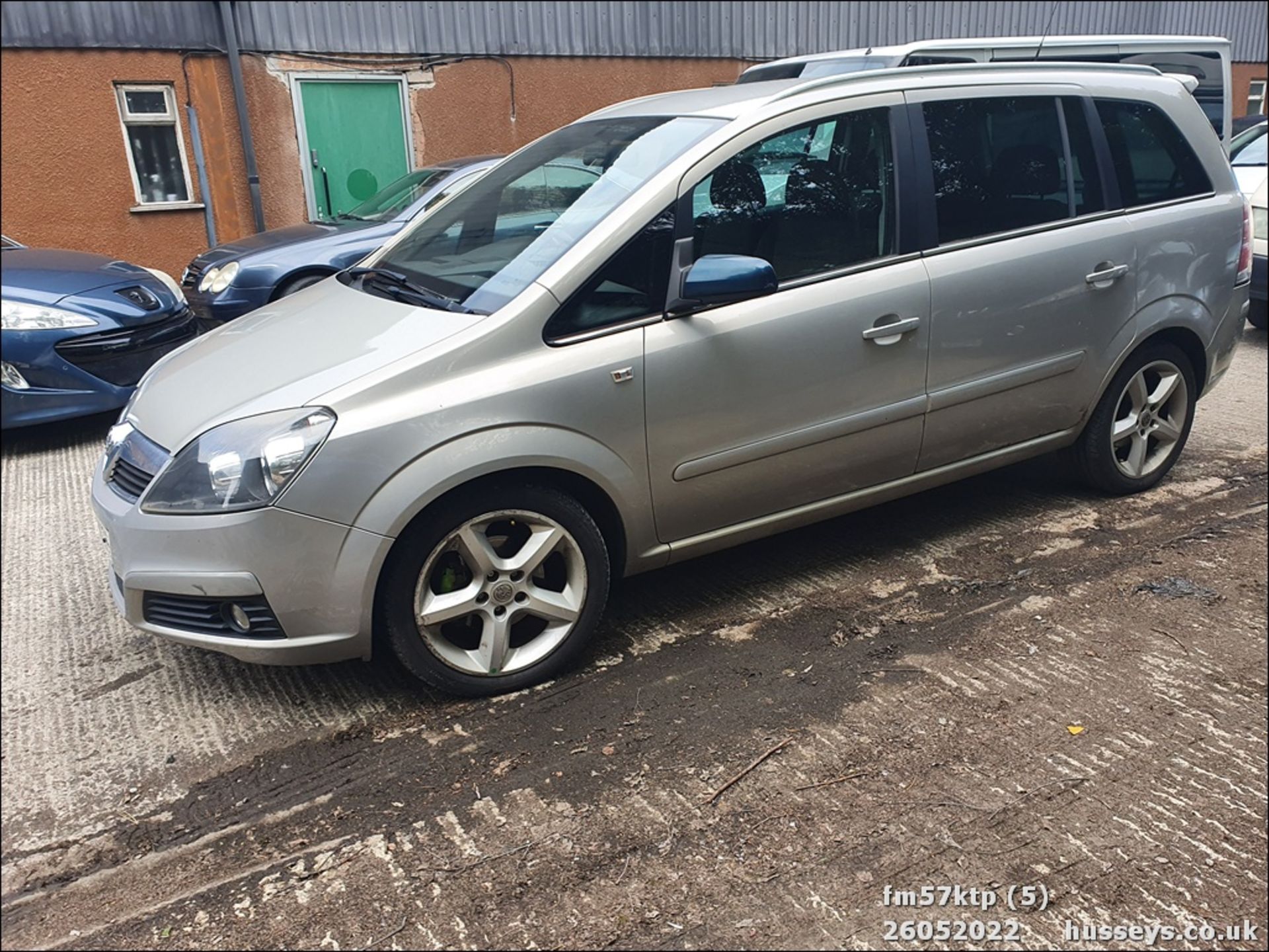 08/57 VAUXHALL ZAFIRA SRI - 1796cc 5dr MPV (Beige, 138k) - Image 5 of 26