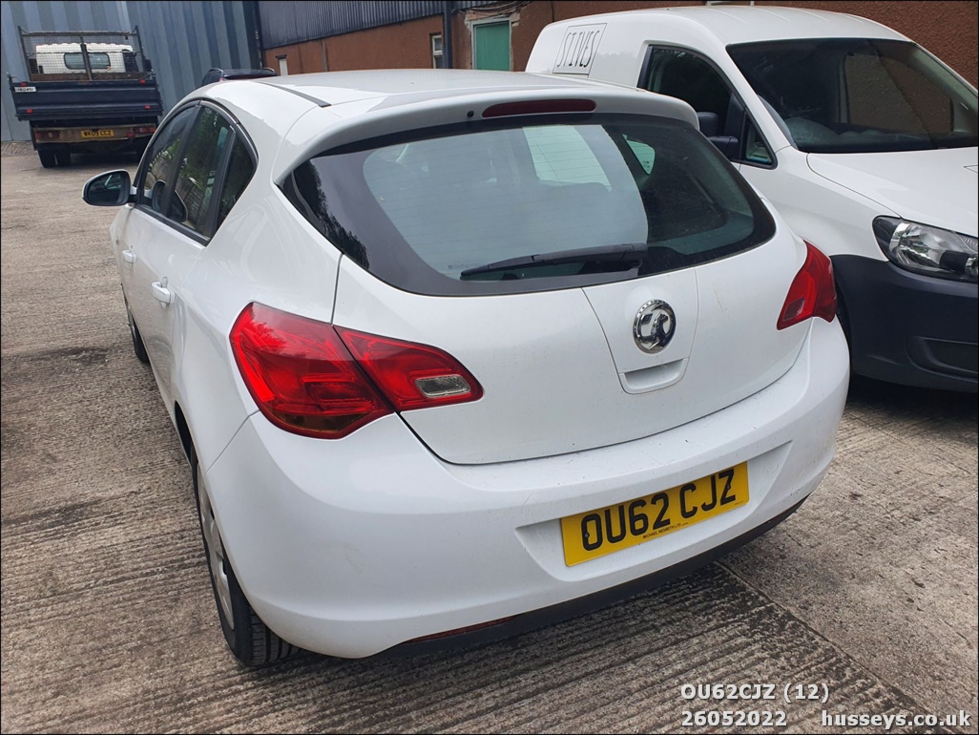 12/62 VAUXHALL ASTRA ES CDTI ECOFLEX - 1248cc 5dr Hatchback (White) - Image 12 of 30