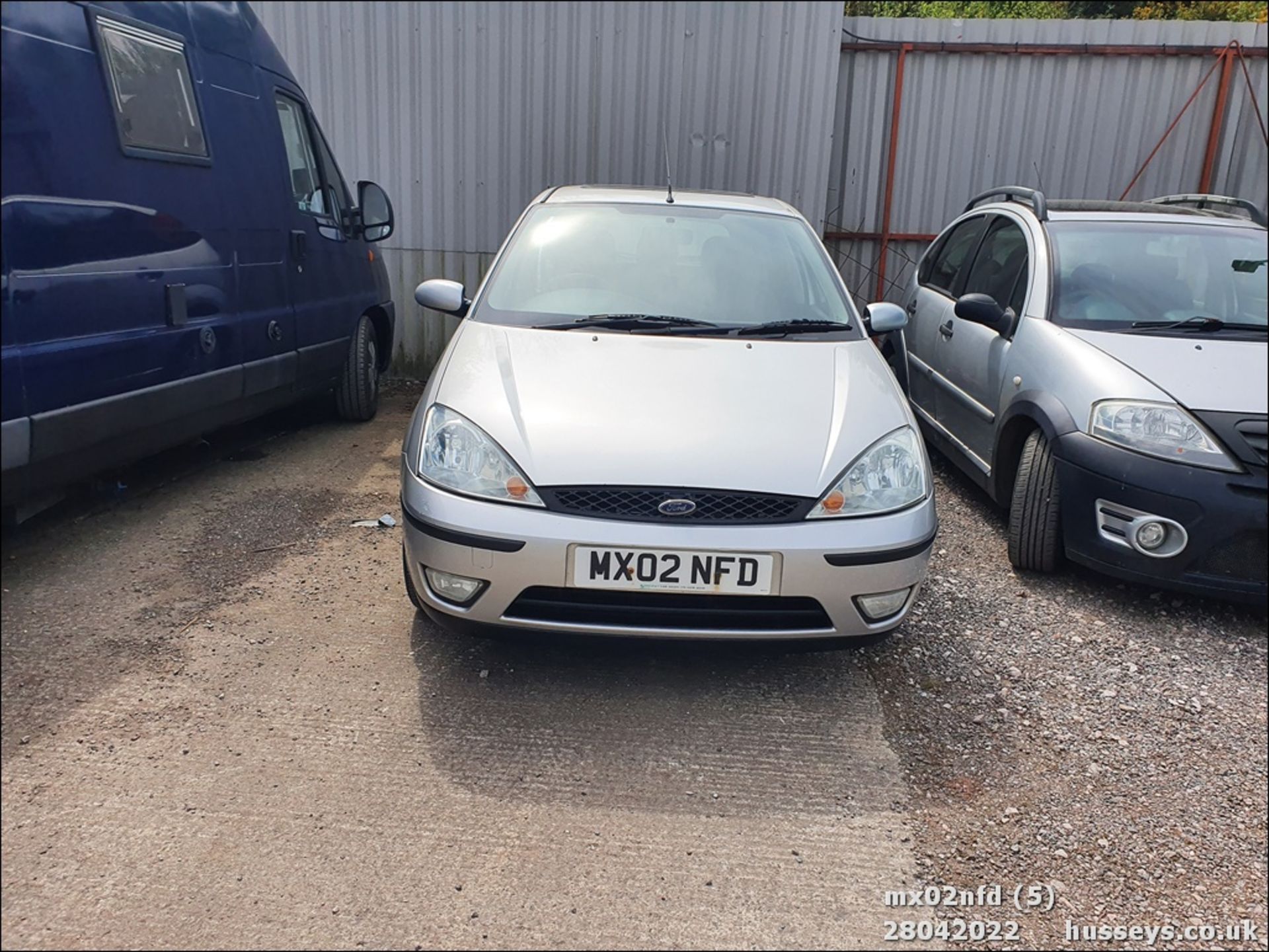 02/02 FORD FOCUS ZETEC - 1596cc 5dr Hatchback (Silver) - Image 5 of 27