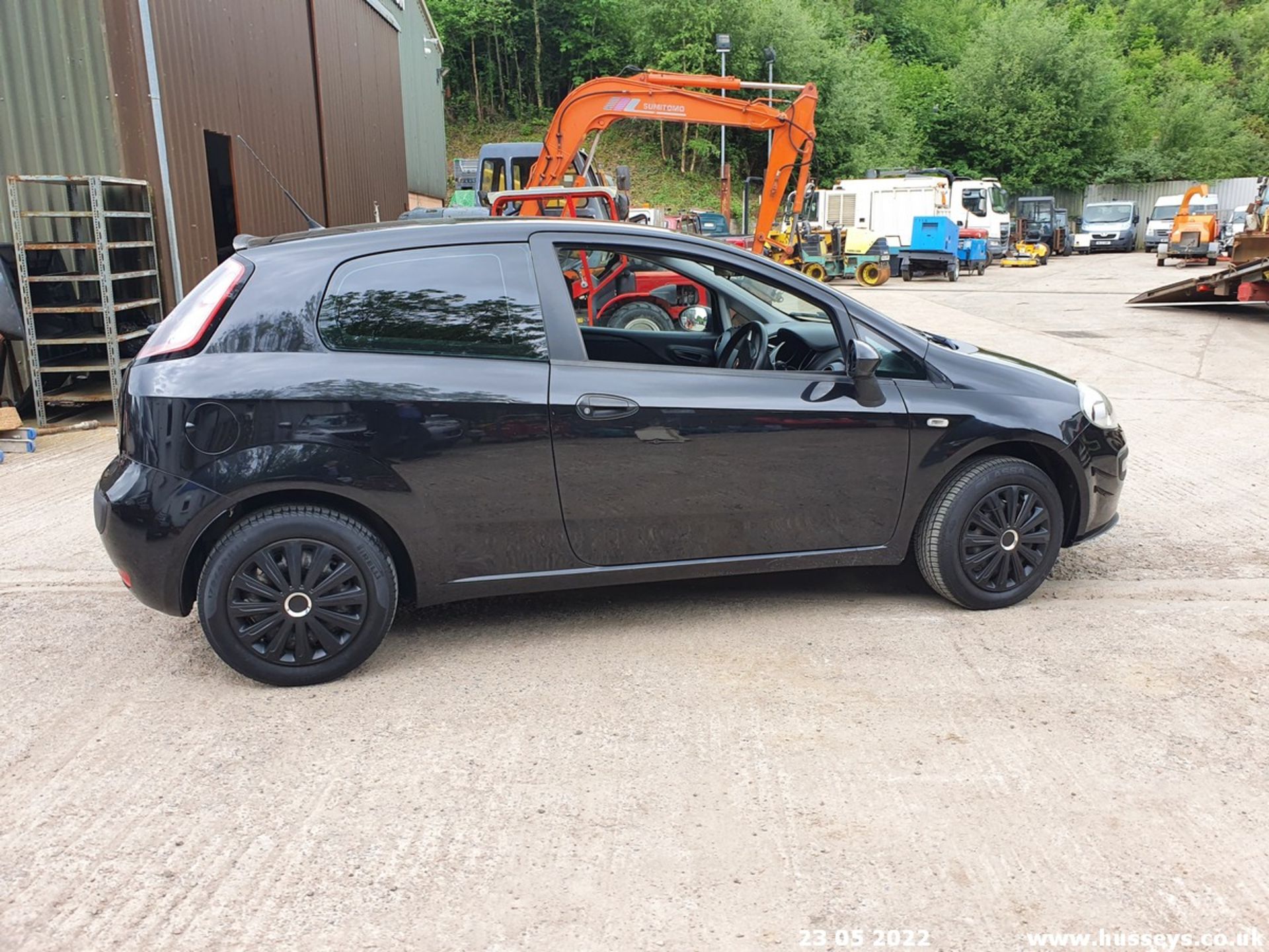 10/10 FIAT PUNTO EVO ACTIVE - 1368cc 3dr Hatchback (Black, 84k) - Image 29 of 56