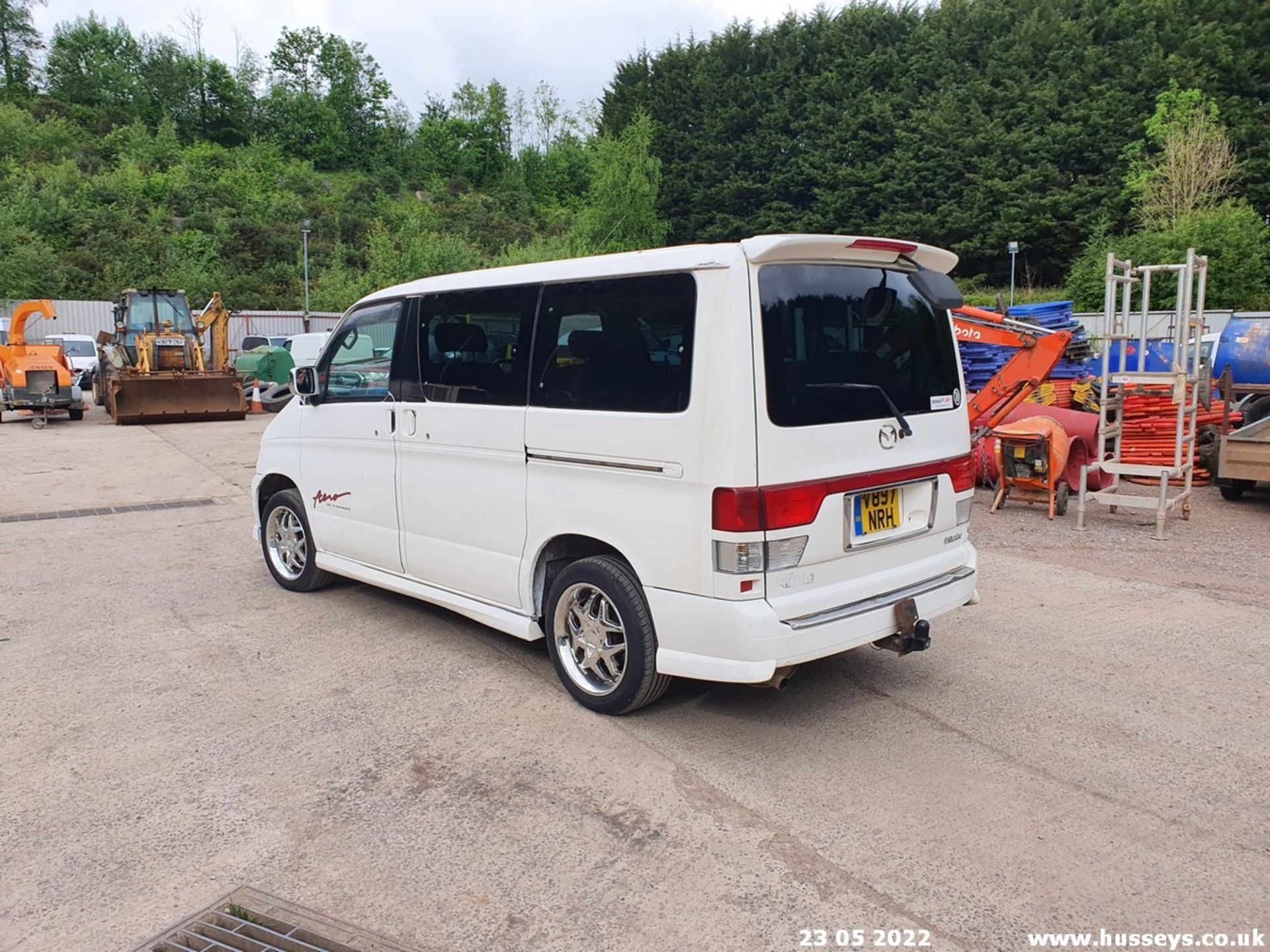 2000 MAZDA BONGO - 1998cc 4dr MPV (White) - Image 17 of 41