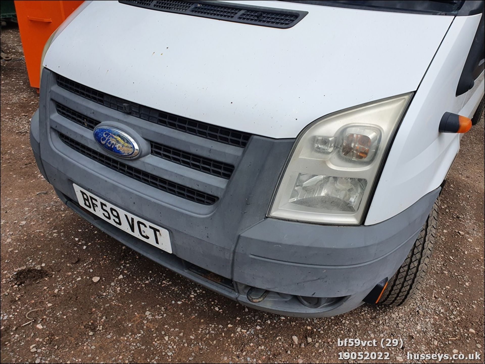 09/59 FORD TRANSIT 115 T430 17S RWD - 2402cc 5dr Minibus (White) - Image 28 of 40