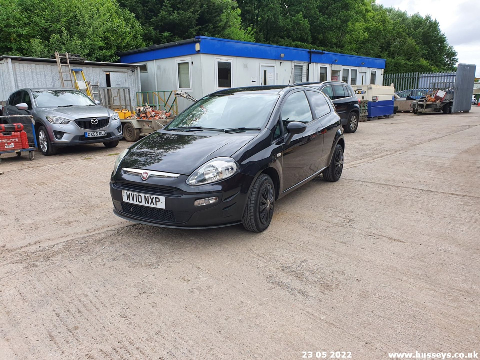 10/10 FIAT PUNTO EVO ACTIVE - 1368cc 3dr Hatchback (Black, 84k) - Image 9 of 56