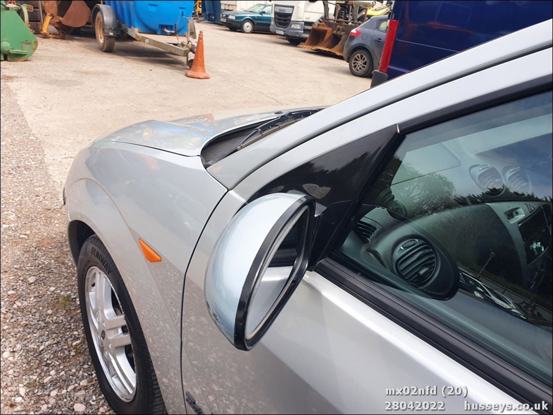 02/02 FORD FOCUS ZETEC - 1596cc 5dr Hatchback (Silver) - Image 20 of 27