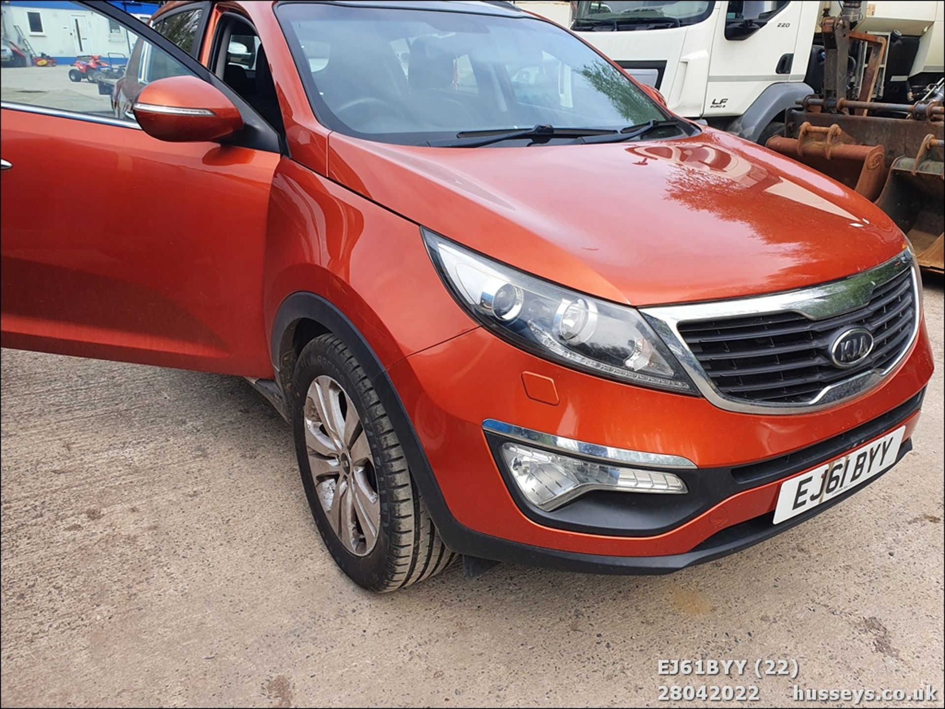 11/61 KIA SPORTAGE 3 SAT NAV CRDI - 1685cc 5dr Estate (Orange, 192k) - Image 22 of 27