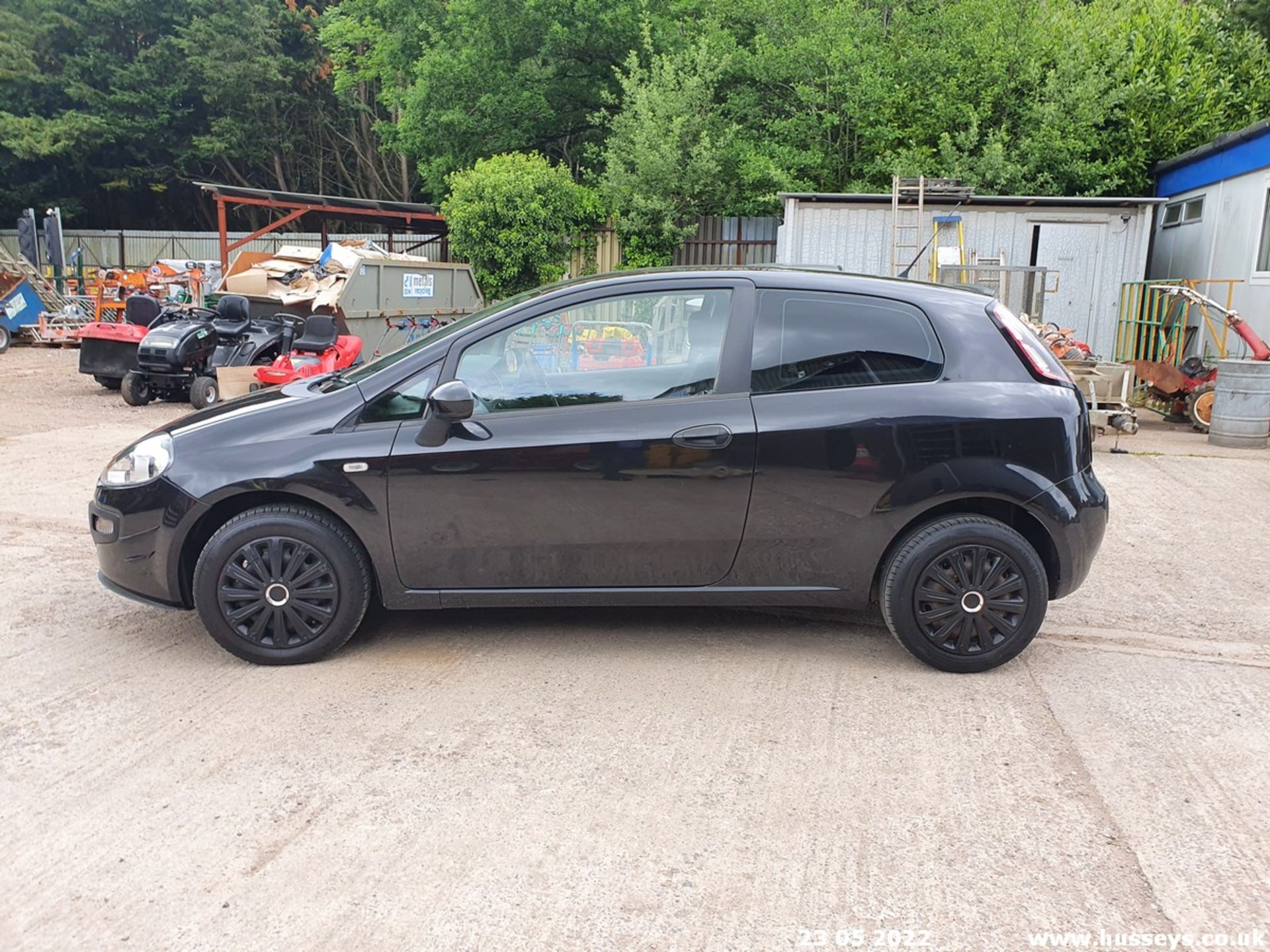 10/10 FIAT PUNTO EVO ACTIVE - 1368cc 3dr Hatchback (Black, 84k) - Image 15 of 56