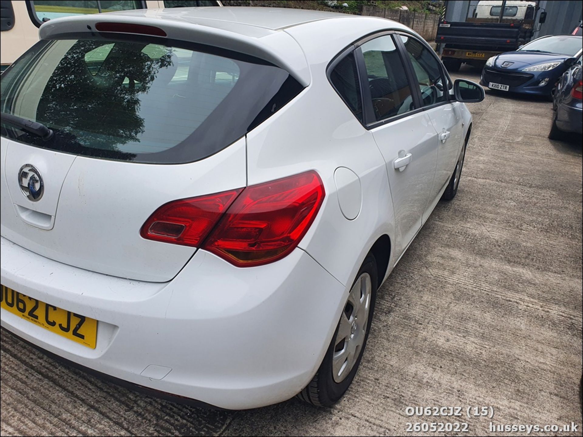 12/62 VAUXHALL ASTRA ES CDTI ECOFLEX - 1248cc 5dr Hatchback (White) - Image 15 of 30