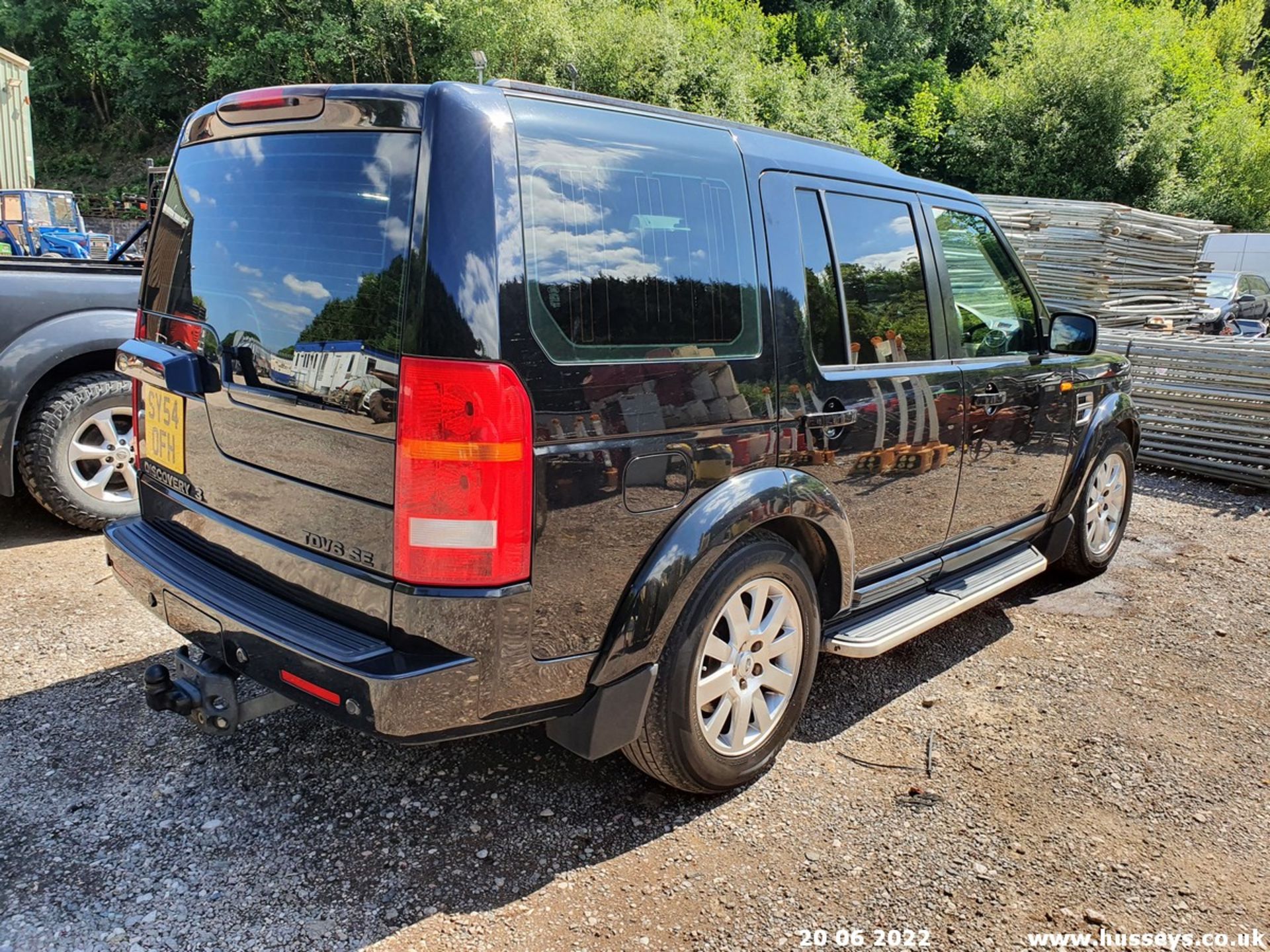 04/54 LAND ROVER DISCOVERY 3 TDV6 SE - 2720cc 5dr Estate (Black) - Image 8 of 28