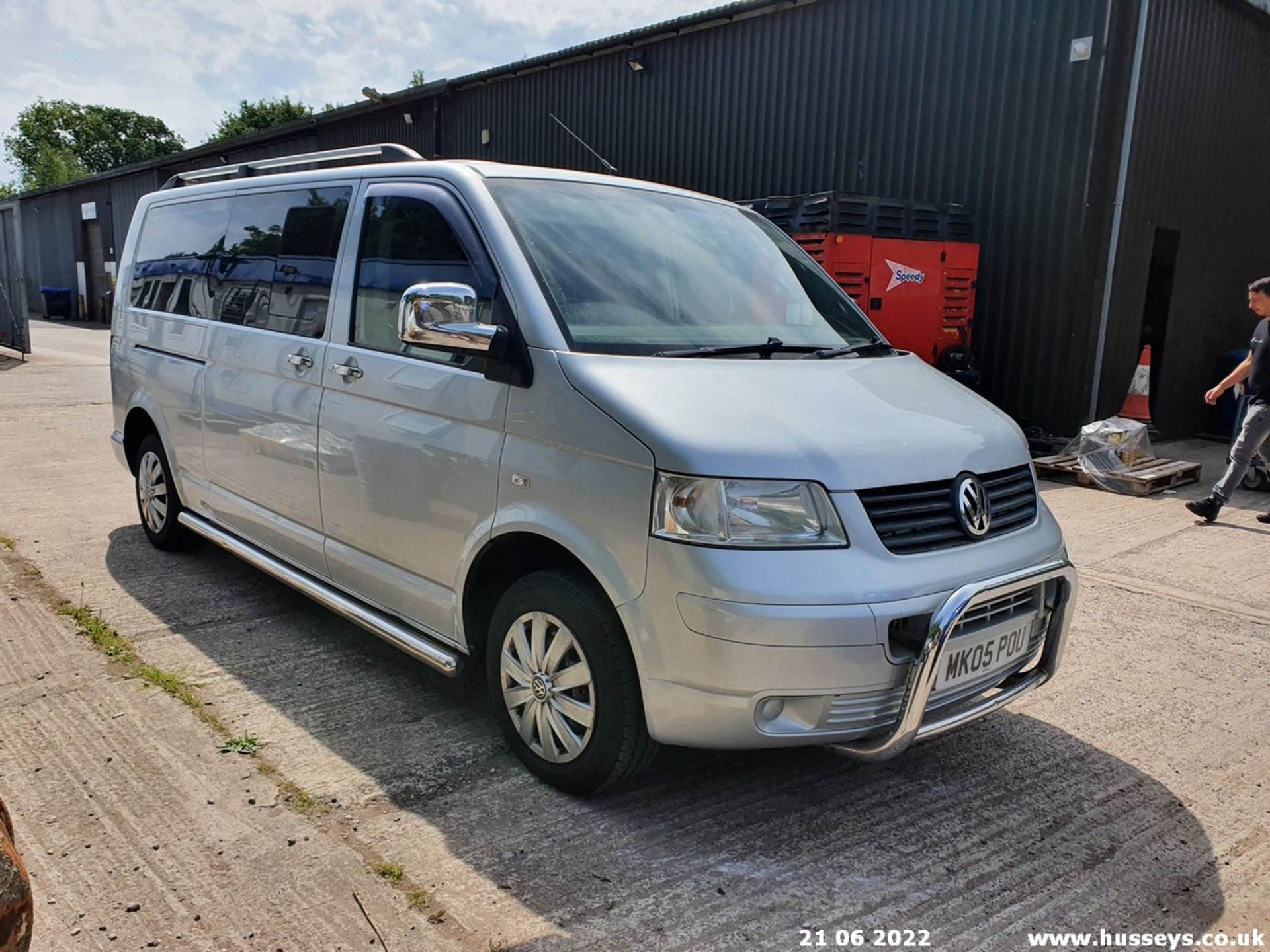 05/05 VOLKSWAGEN TRANSPORTER T30 104 TDI LWB - 1896cc 4dr Minibus (Silver, 161k) - Image 6 of 32