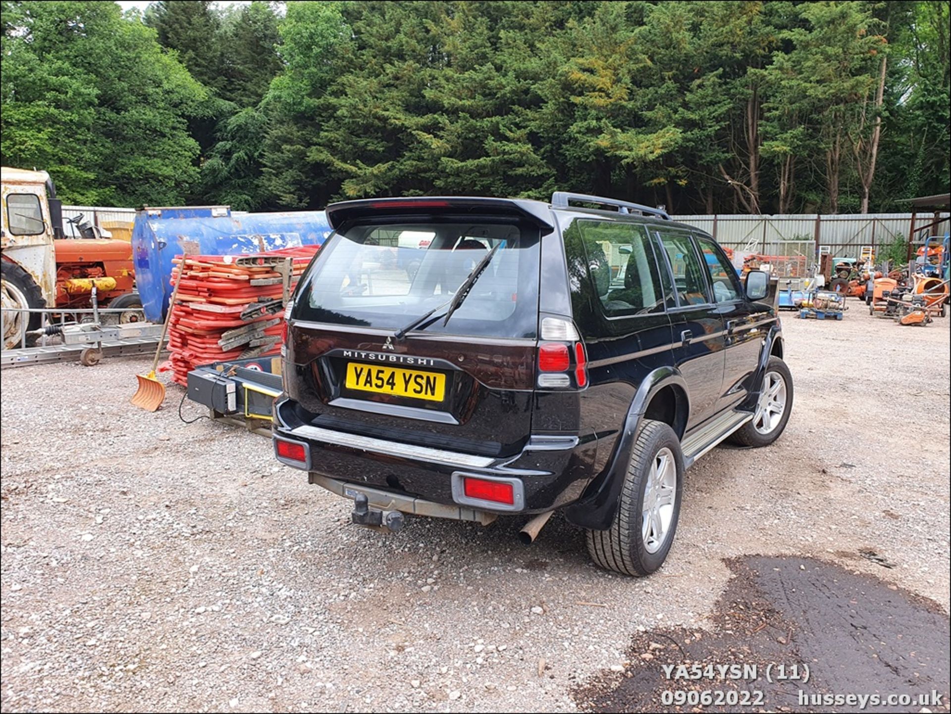 04/54 MITSUBISHI SHOGUN SPORT WARRIOR TD - 2477cc 5dr Estate (Black, 97k) - Image 11 of 29