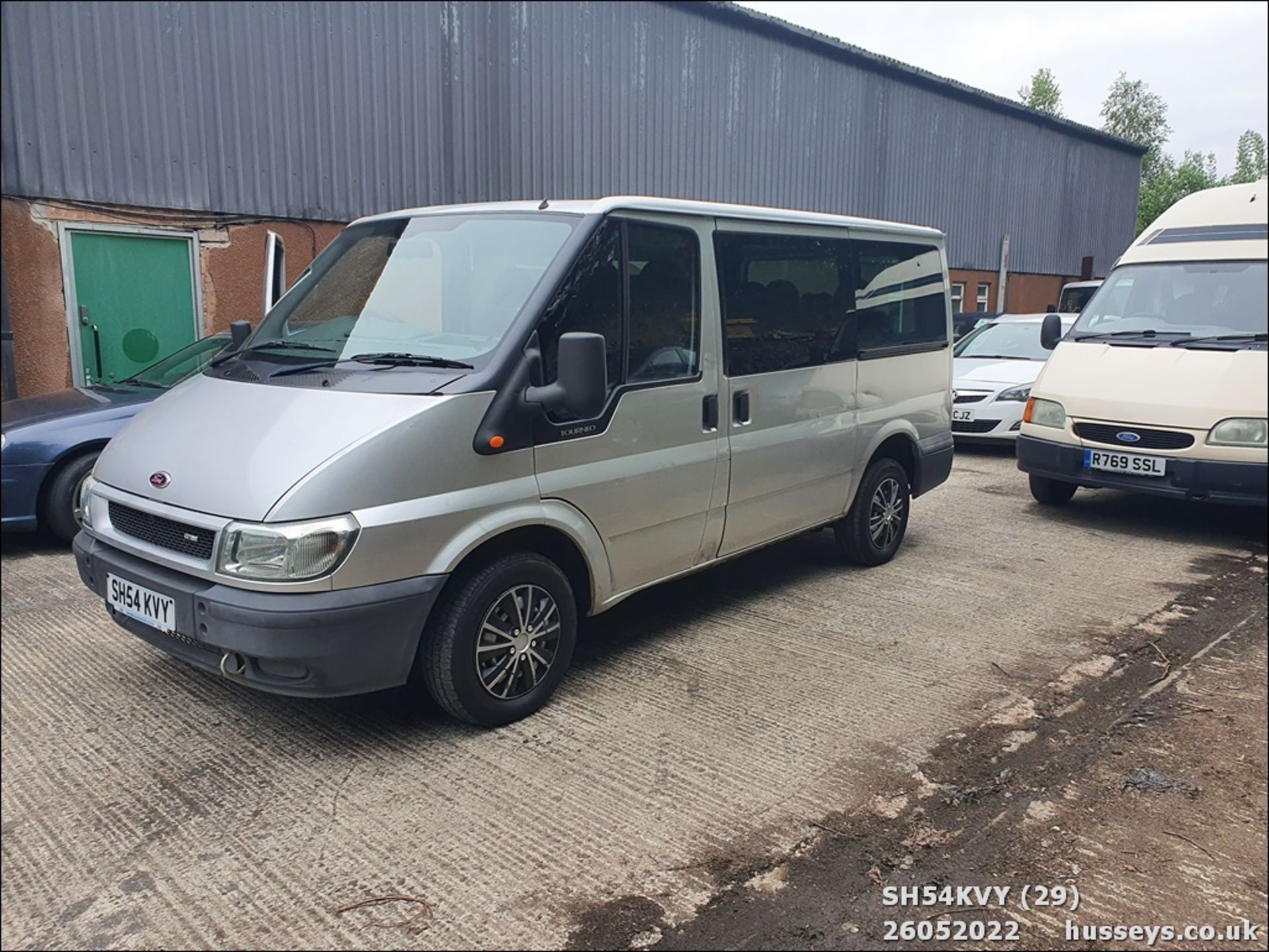 04/54 FORD TOURNEO GLX 280 SWB - 1998cc 5dr Minibus (Silver) - Image 29 of 34