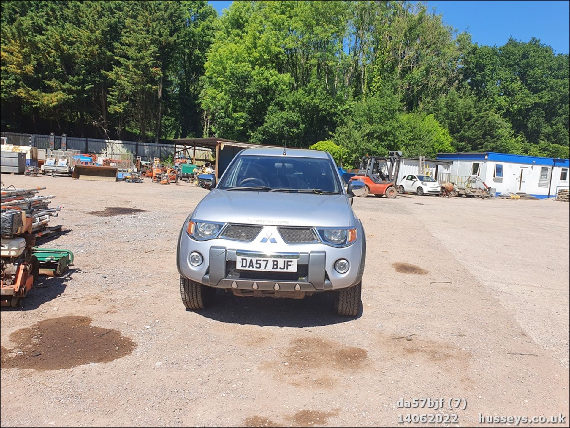 07/57 MITSUBISHI L200 ANIMAL DI-D D/C - 2477cc 4dr 4x4 (Silver, 96k) - Image 7 of 26