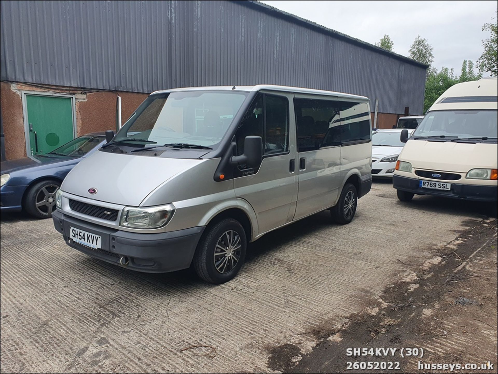 04/54 FORD TOURNEO GLX 280 SWB - 1998cc 5dr Minibus (Silver) - Image 30 of 34