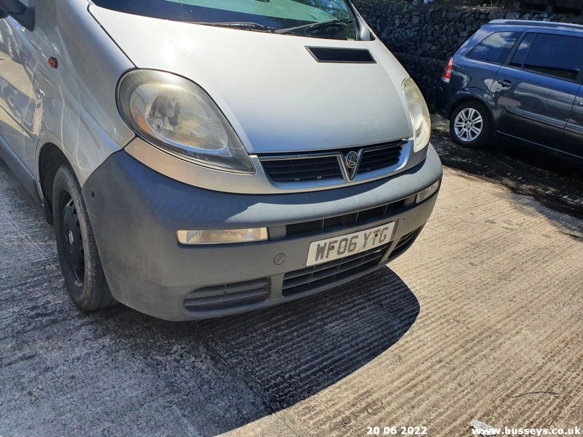 06/06 VAUXHALL VIVARO 2700 CDTI 100 SWB - 1870cc 6dr Van (Silver, 197k) - Image 37 of 39