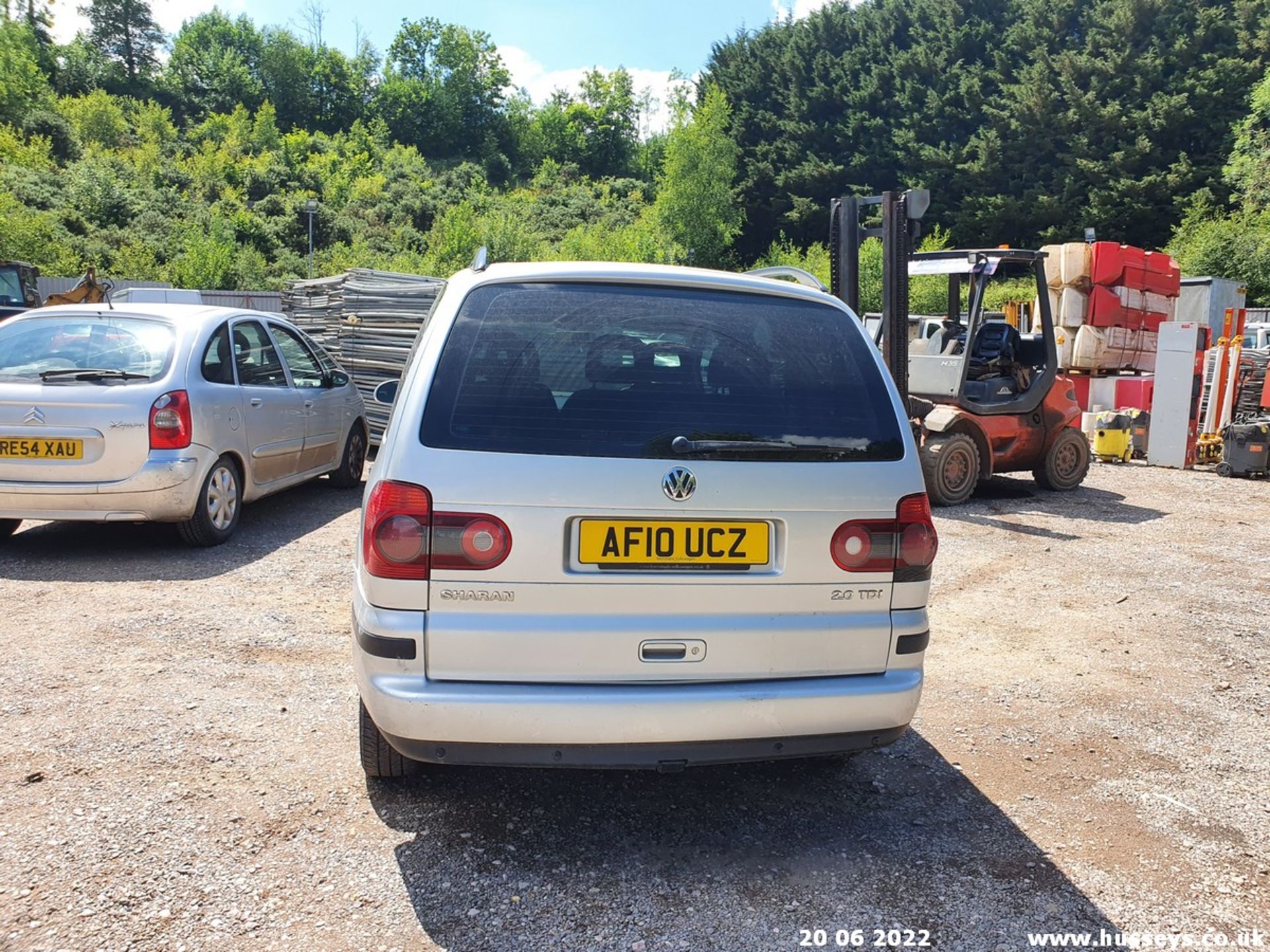 10/10 VOLKSWAGEN SHARAN S TDI - 1968cc 5dr MPV (Silver, 160k) - Image 15 of 35