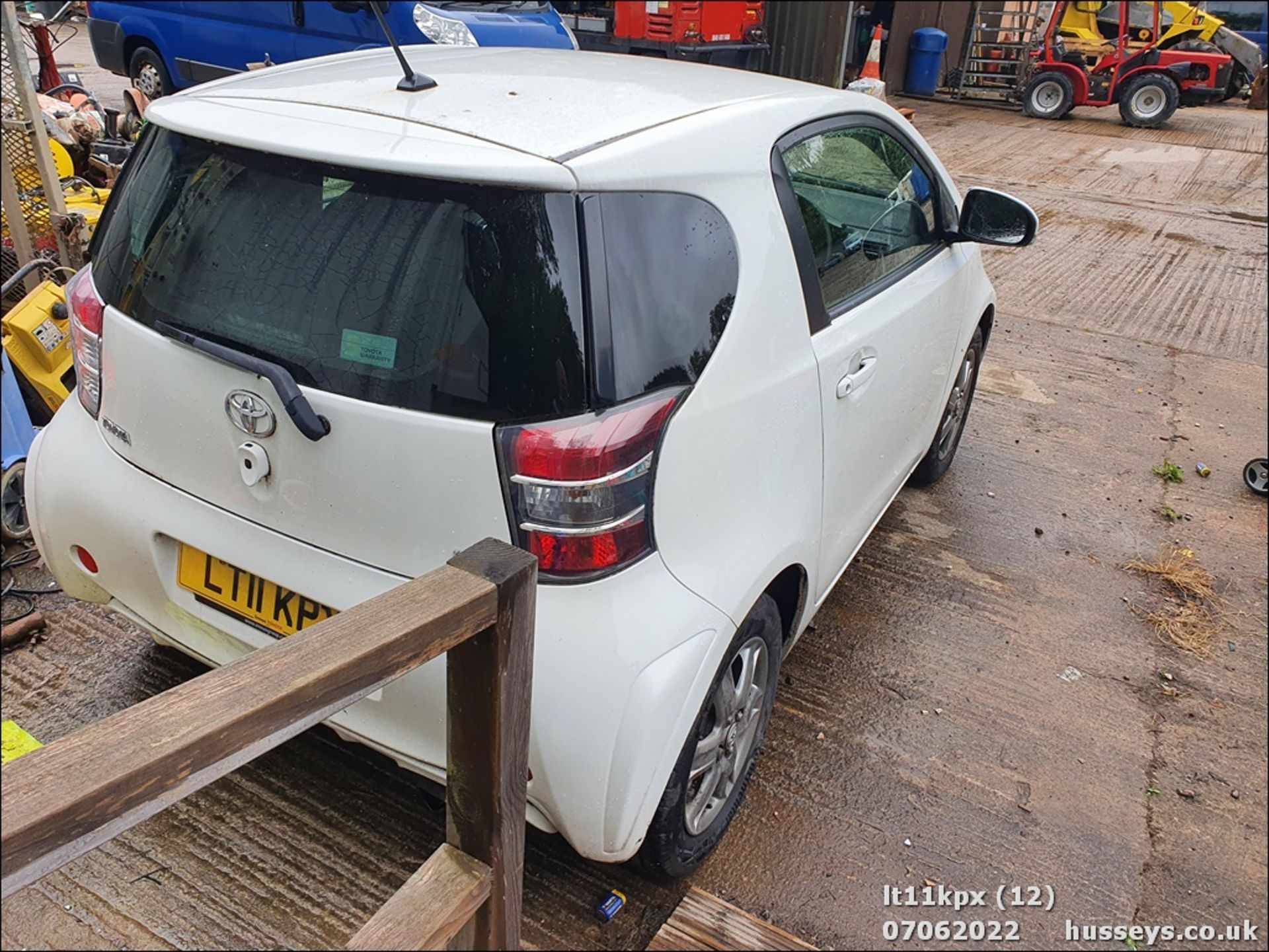 11/11 TOYOTA IQ2 VVT-I CVT - 998cc 3dr Hatchback (White, 34k) - Image 13 of 27