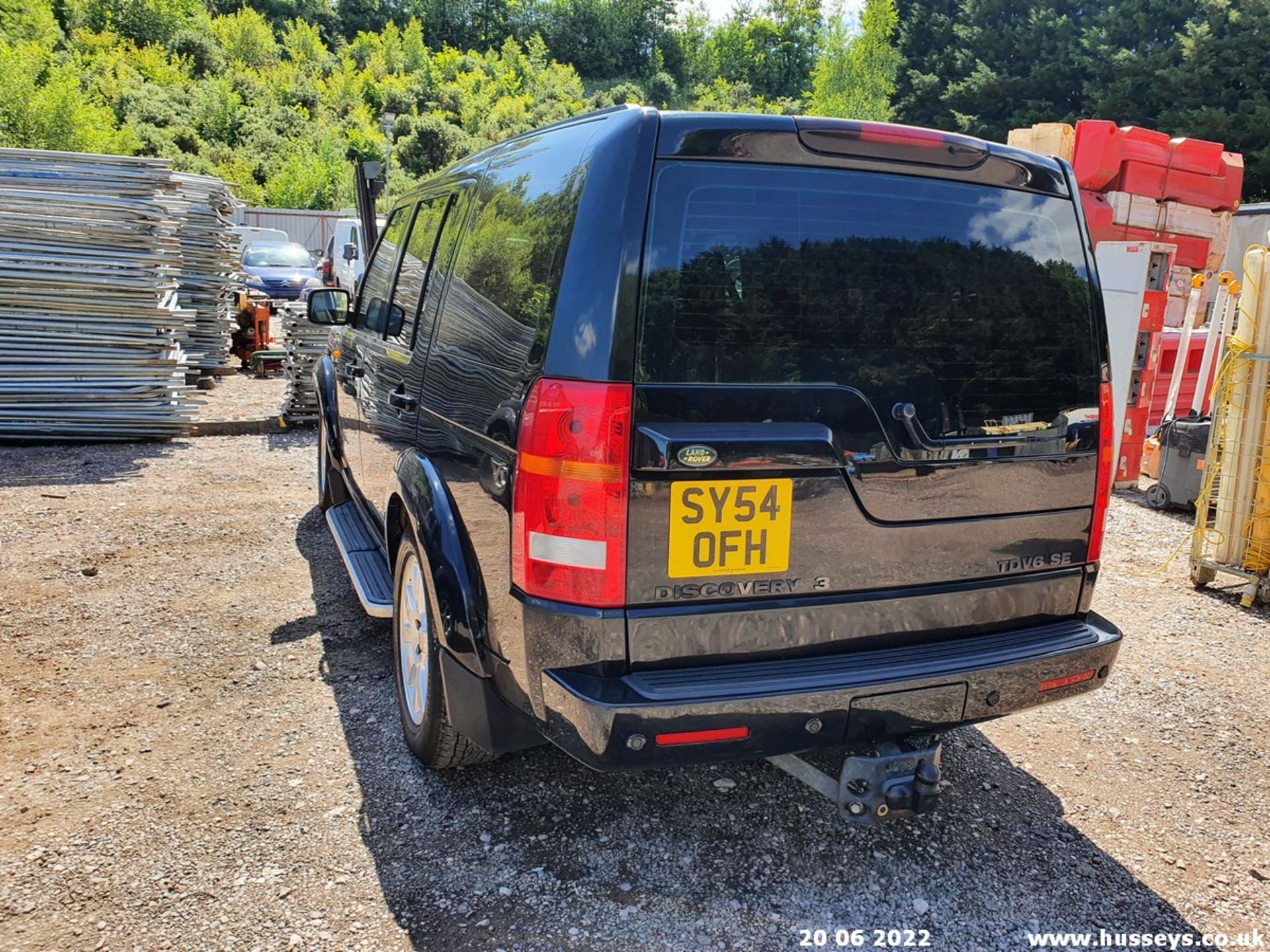 04/54 LAND ROVER DISCOVERY 3 TDV6 SE - 2720cc 5dr Estate (Black) - Image 12 of 28