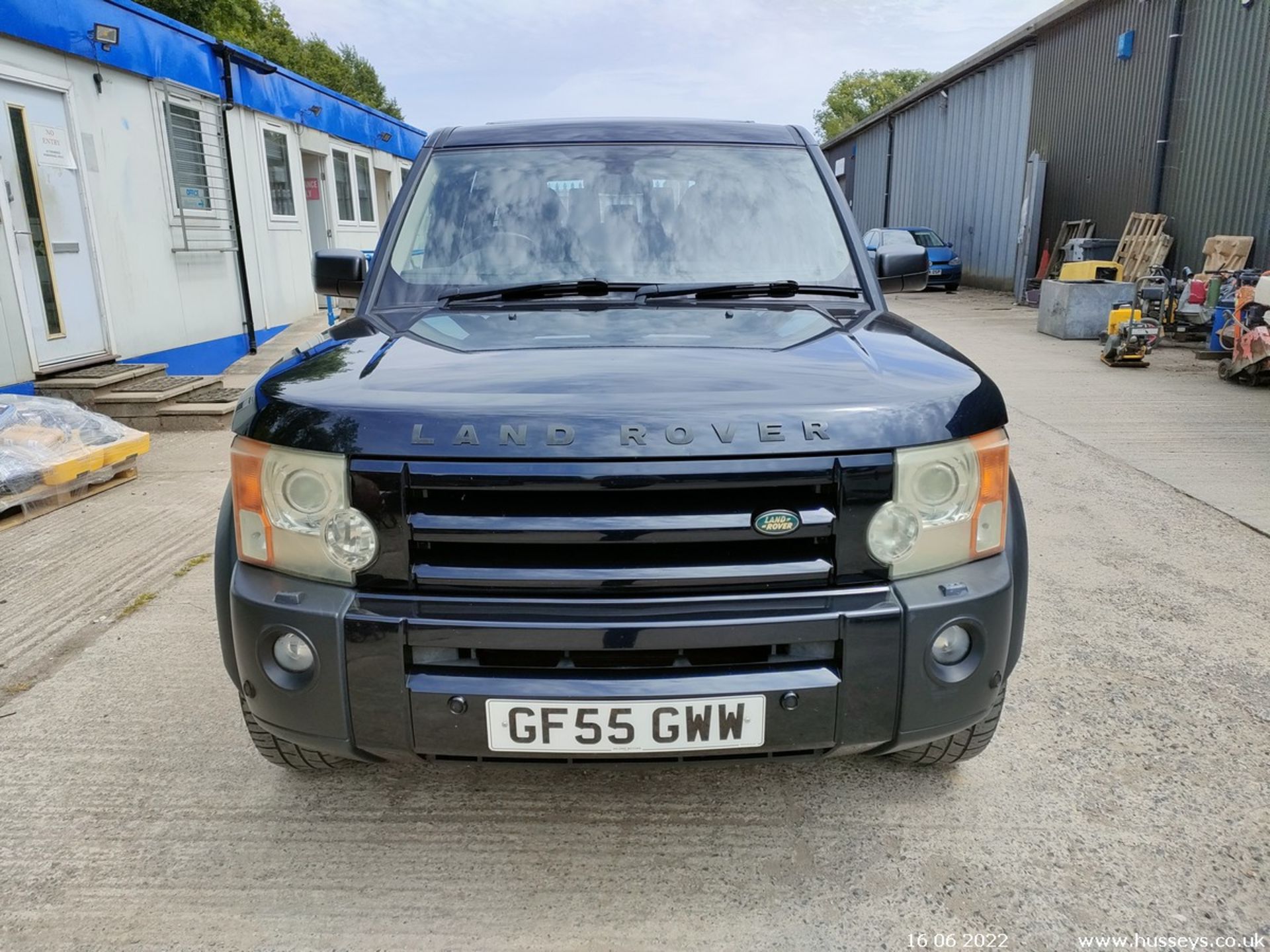 05/55 LAND ROVER DISCOVERY 3 TDV6 AUTO - 2720cc 5dr Estate (Blue, 175k) - Image 3 of 22