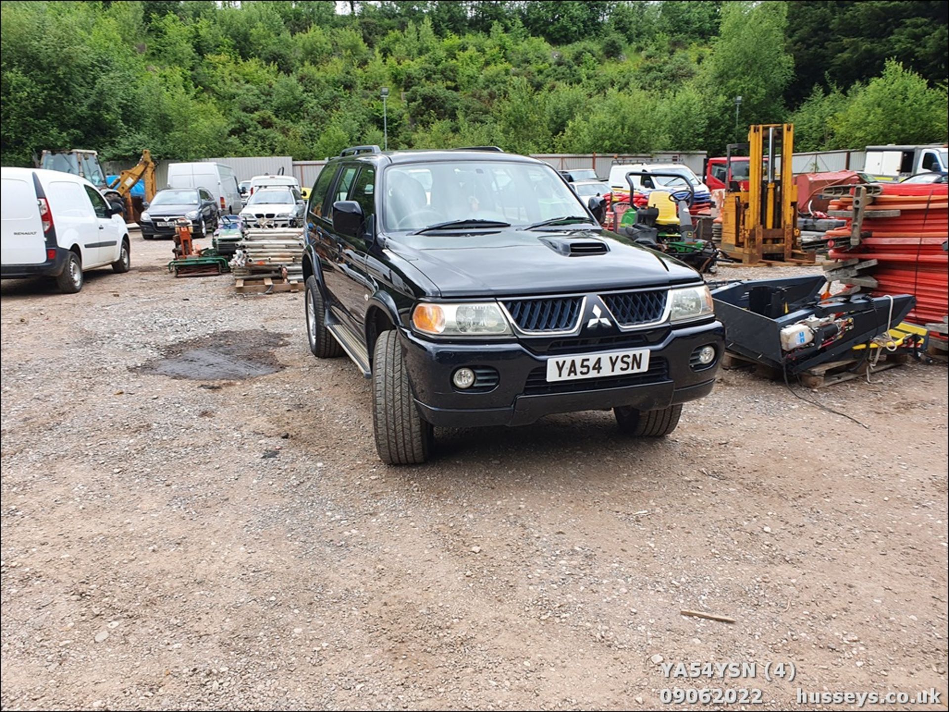 04/54 MITSUBISHI SHOGUN SPORT WARRIOR TD - 2477cc 5dr Estate (Black, 97k) - Image 4 of 29