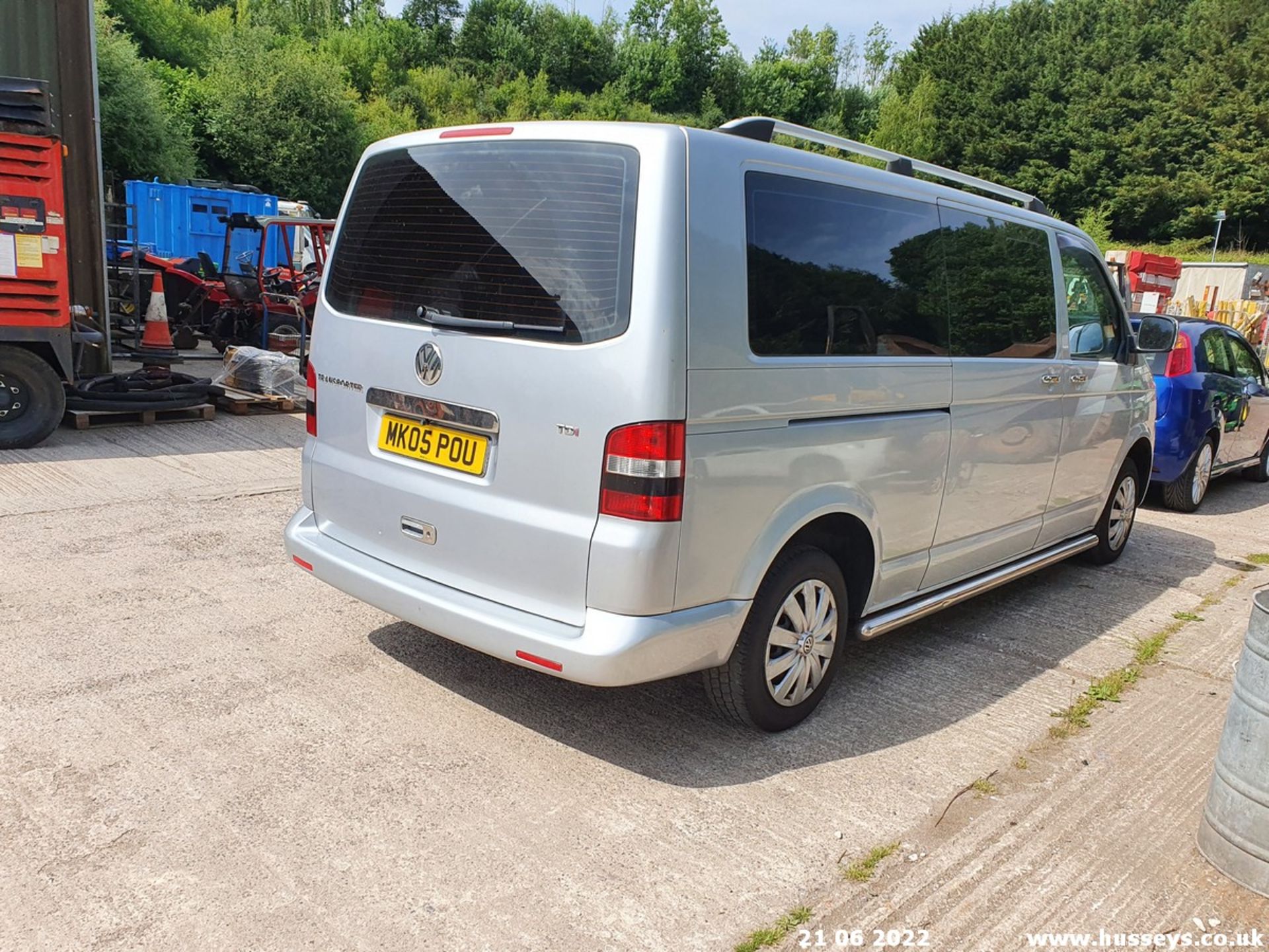 05/05 VOLKSWAGEN TRANSPORTER T30 104 TDI LWB - 1896cc 4dr Minibus (Silver, 161k) - Image 15 of 32