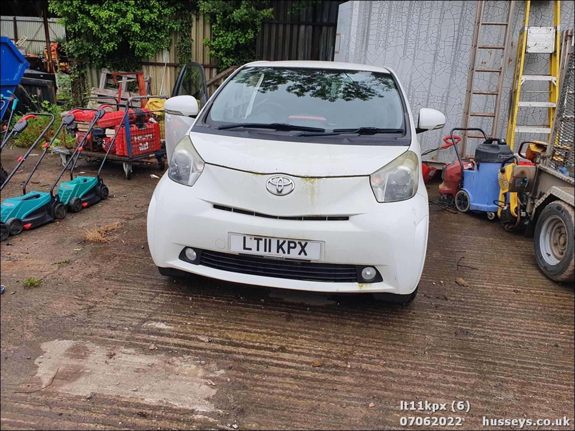 11/11 TOYOTA IQ2 VVT-I CVT - 998cc 3dr Hatchback (White, 34k) - Image 6 of 27