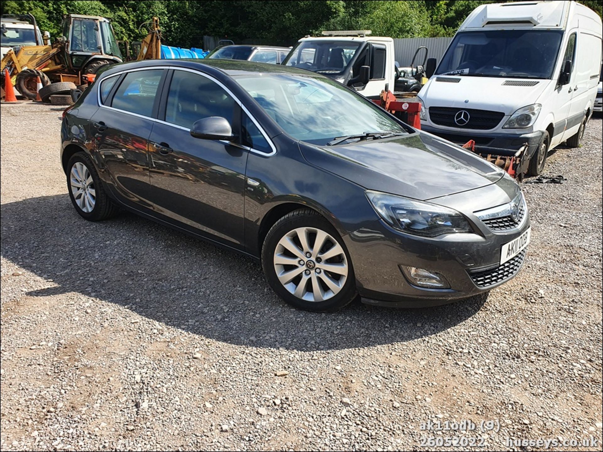 11/11 VAUXHALL ASTRA SRI CDTI 157 - 1956cc 5dr Hatchback (Grey, 105k) - Image 9 of 33