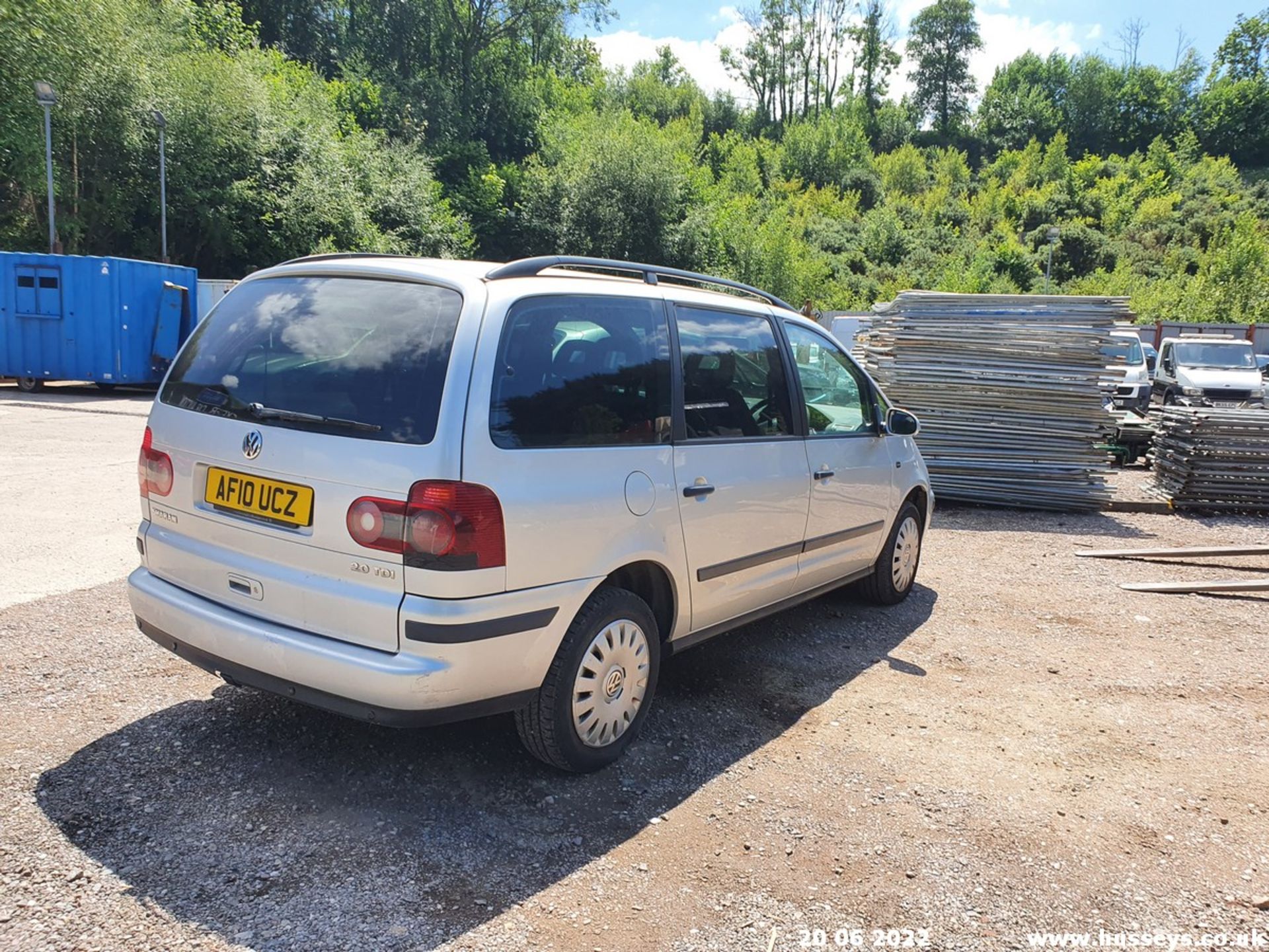 10/10 VOLKSWAGEN SHARAN S TDI - 1968cc 5dr MPV (Silver, 160k) - Image 11 of 35