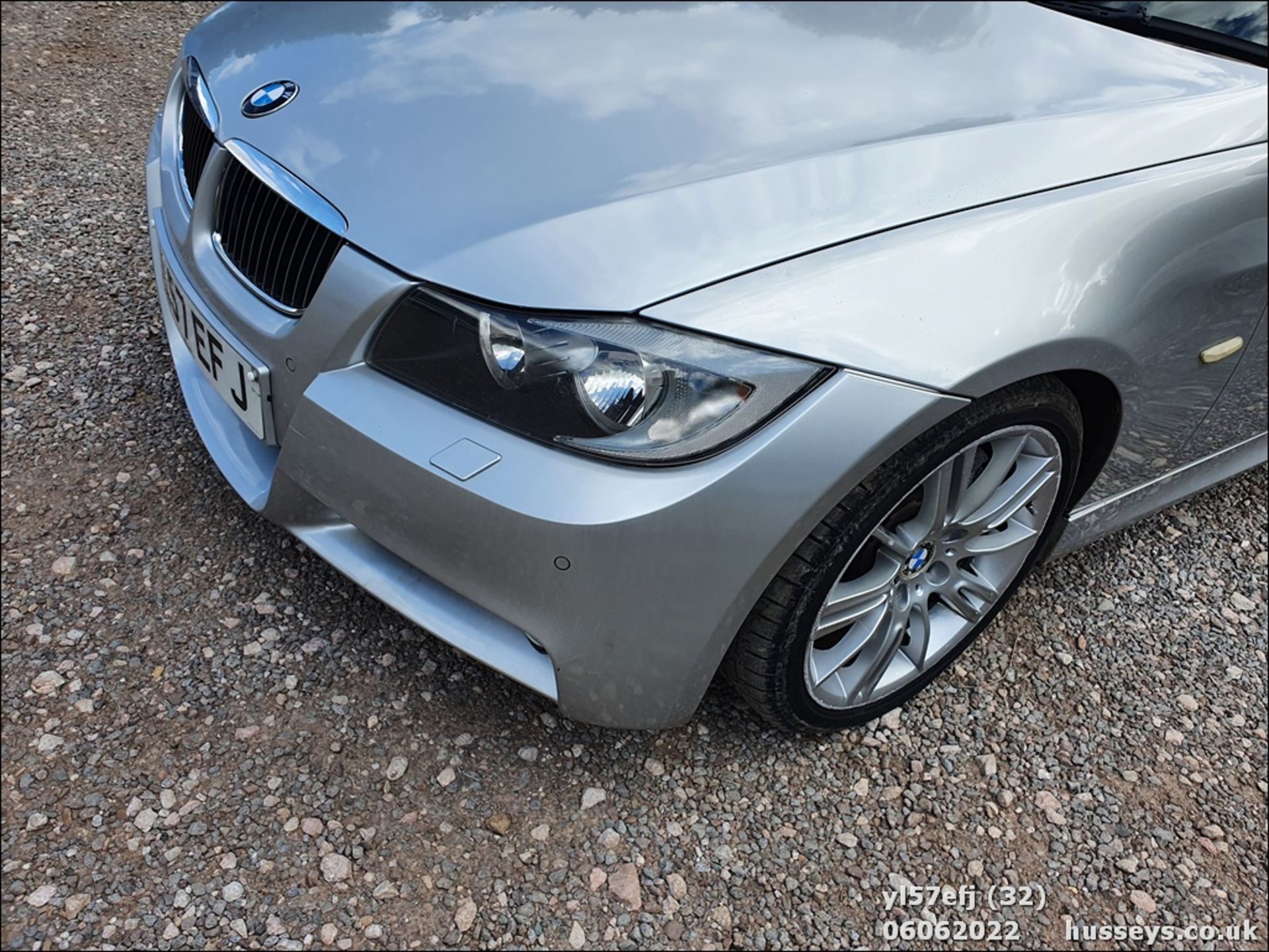 08/57 BMW 330D M SPORT AUTO - 2993cc 4dr Saloon (Silver) - Image 32 of 40