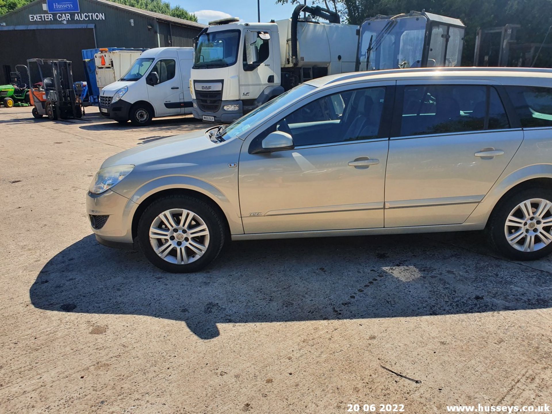 08/08 VAUXHALL ASTRA DESIGN A - 1796cc 5dr Estate (Beige, 70k) - Image 9 of 34