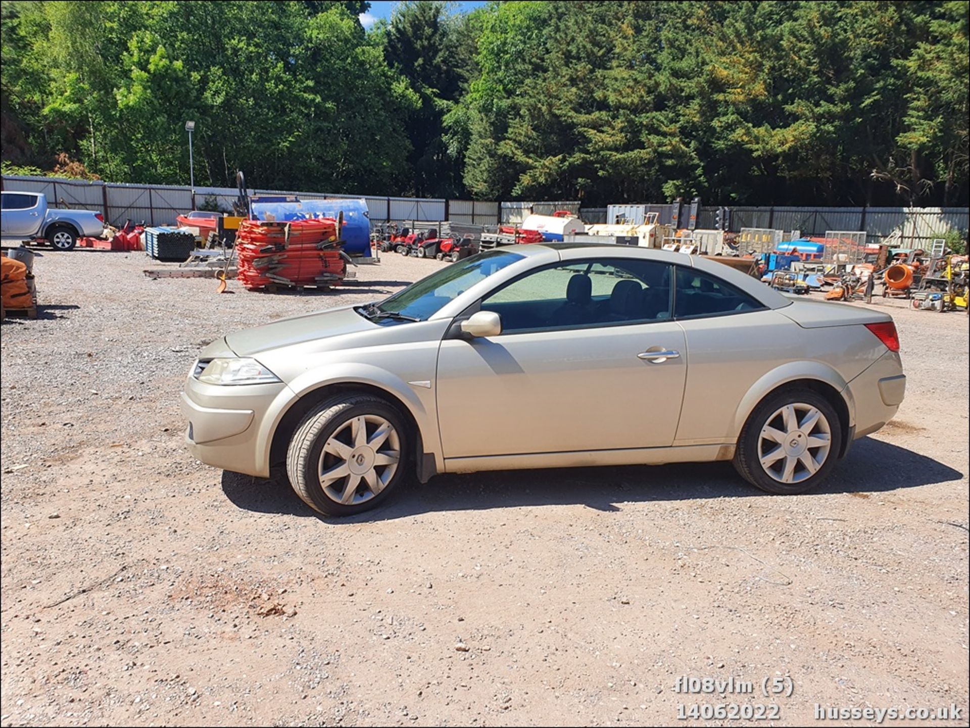 08/08 RENAULT MEGANE DYNAMIQUE DCI 106 - 1461cc 2dr Convertible (Gold, 71k) - Image 5 of 43