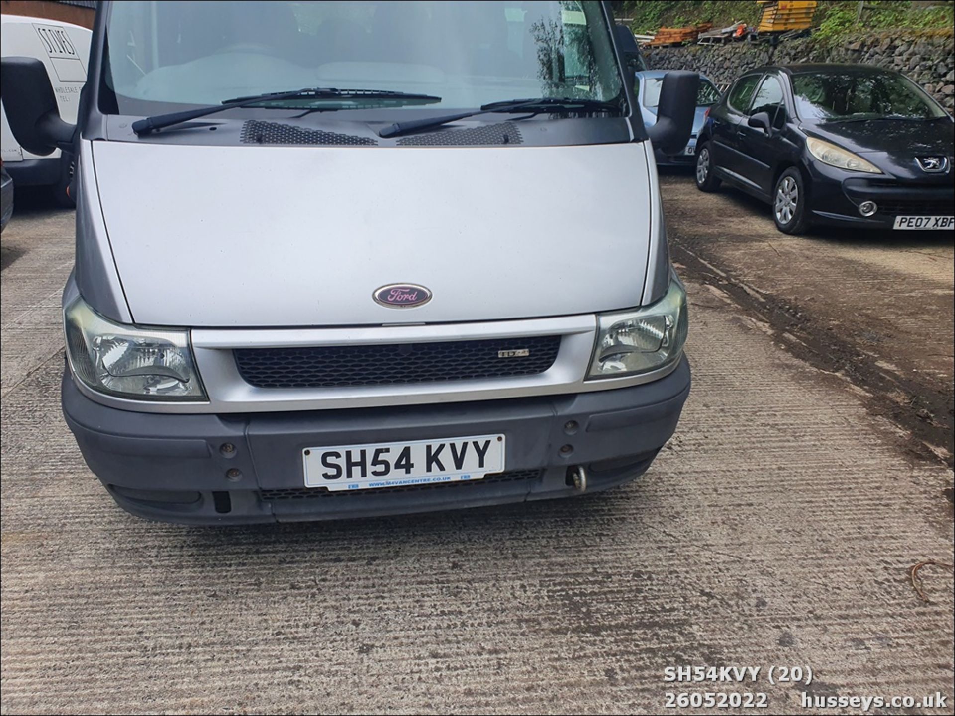 04/54 FORD TOURNEO GLX 280 SWB - 1998cc 5dr Minibus (Silver) - Image 20 of 34