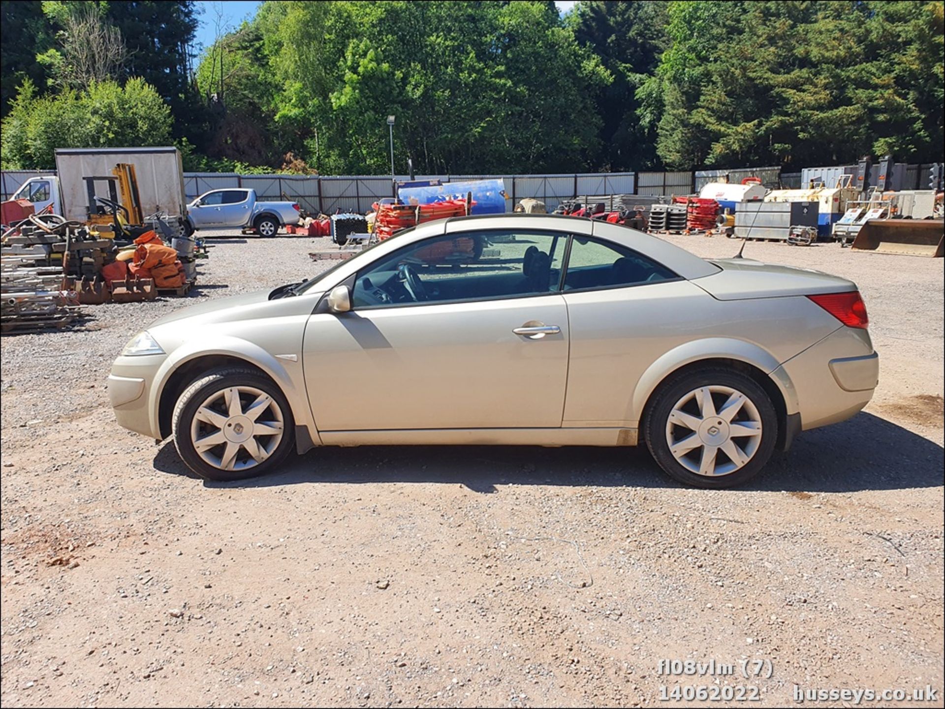 08/08 RENAULT MEGANE DYNAMIQUE DCI 106 - 1461cc 2dr Convertible (Gold, 71k) - Image 7 of 43