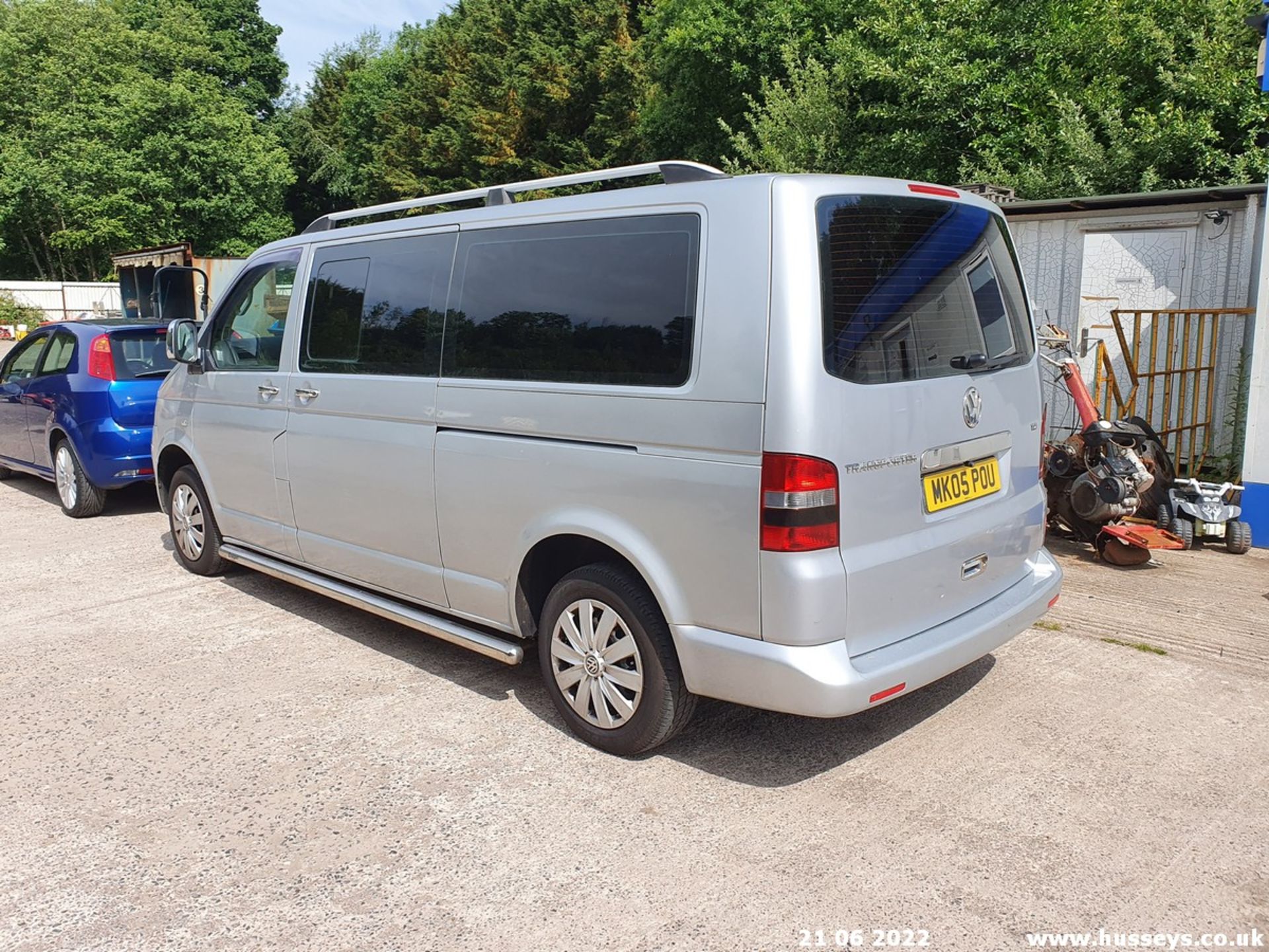 05/05 VOLKSWAGEN TRANSPORTER T30 104 TDI LWB - 1896cc 4dr Minibus (Silver, 161k) - Image 7 of 32