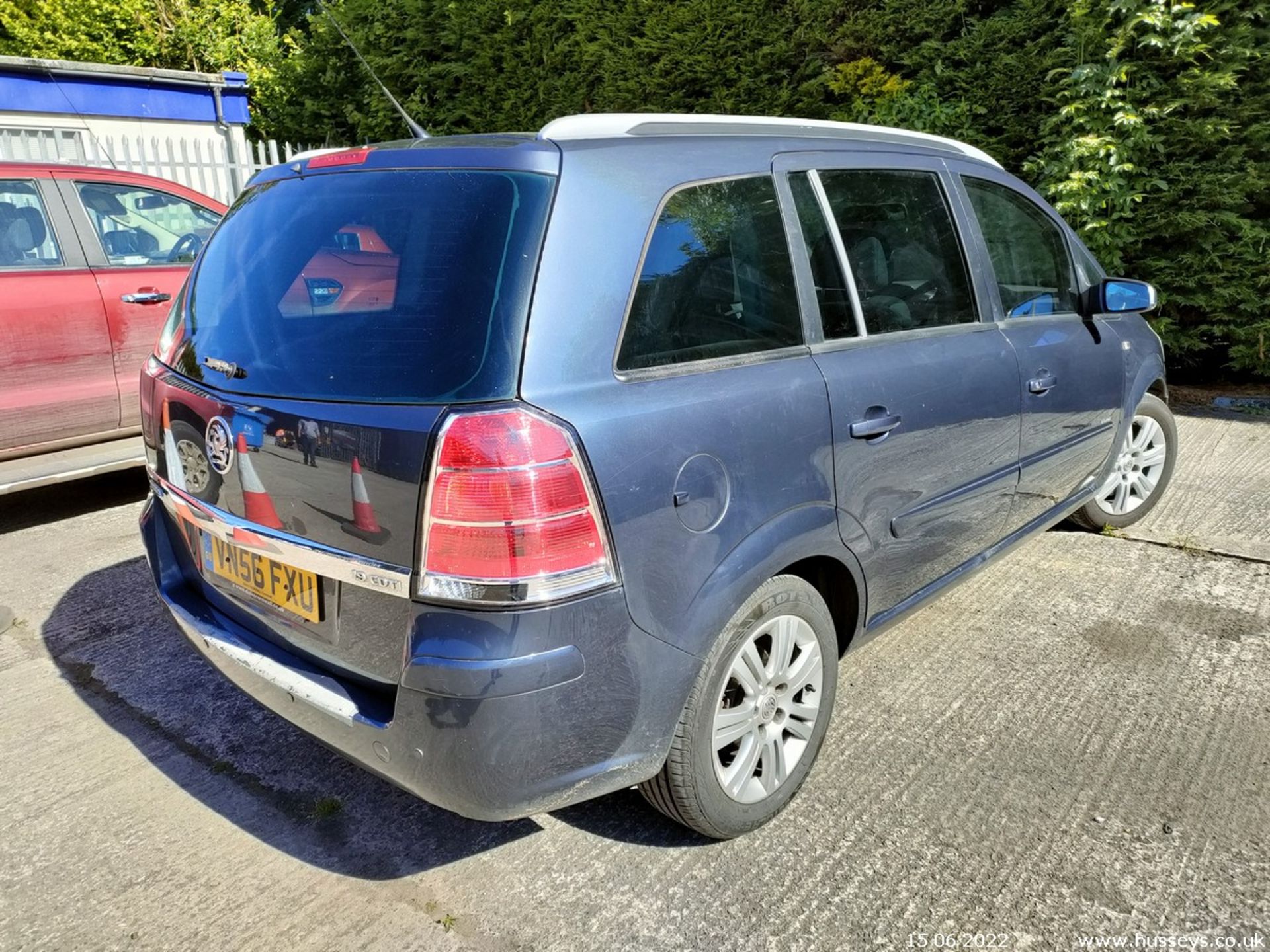 06/56 VAUXHALL ZAFIRA ENERGY CDTI - 1910cc 5dr MPV (Blue, 132k) - Image 11 of 21