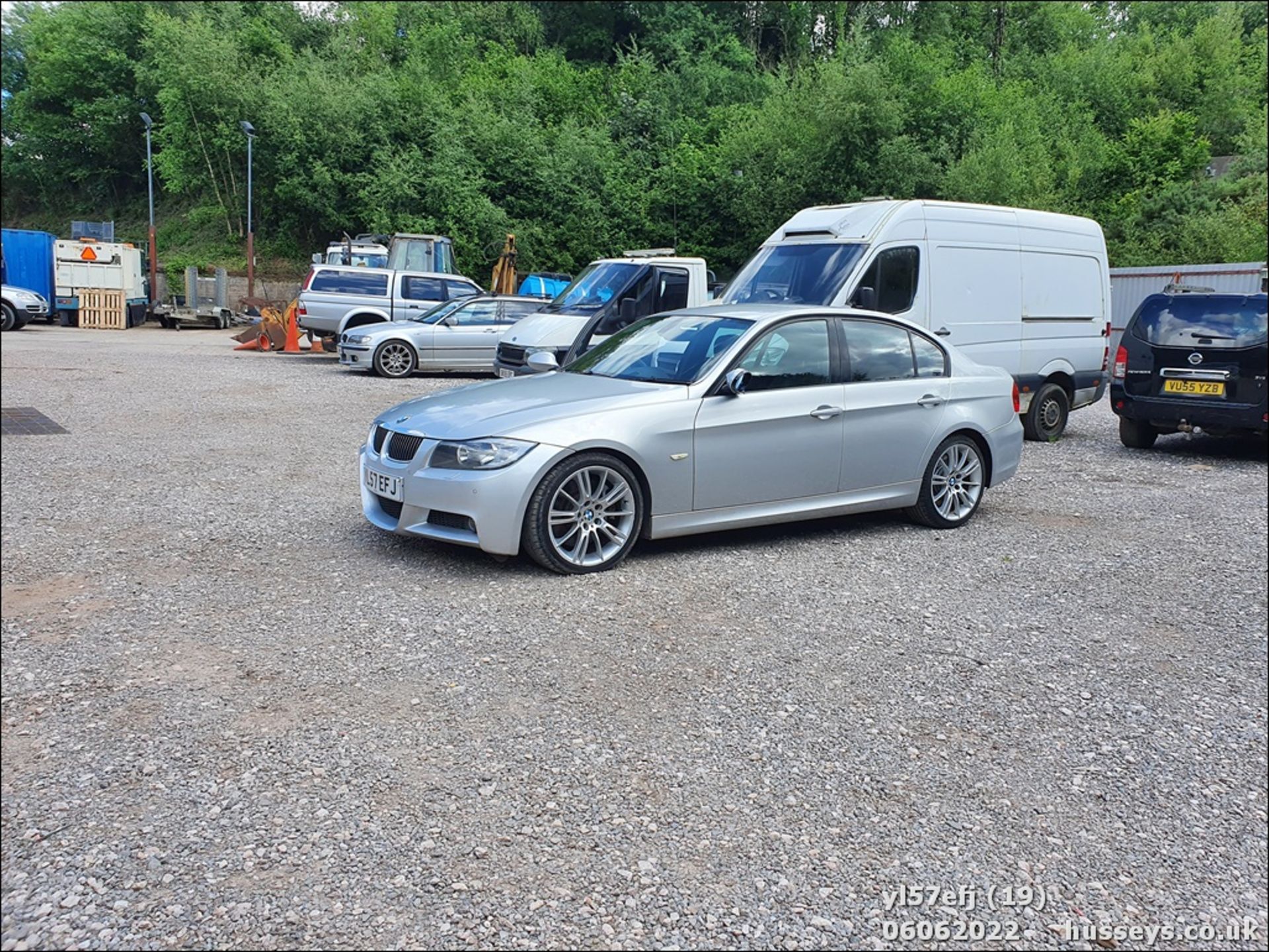 08/57 BMW 330D M SPORT AUTO - 2993cc 4dr Saloon (Silver) - Image 19 of 40