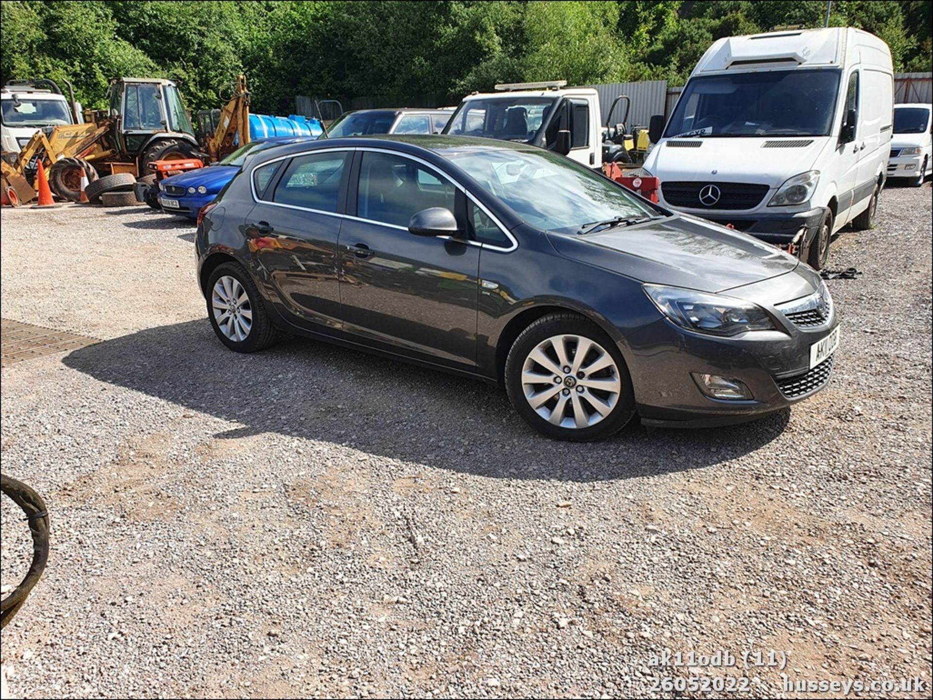 11/11 VAUXHALL ASTRA SRI CDTI 157 - 1956cc 5dr Hatchback (Grey, 105k) - Image 11 of 33