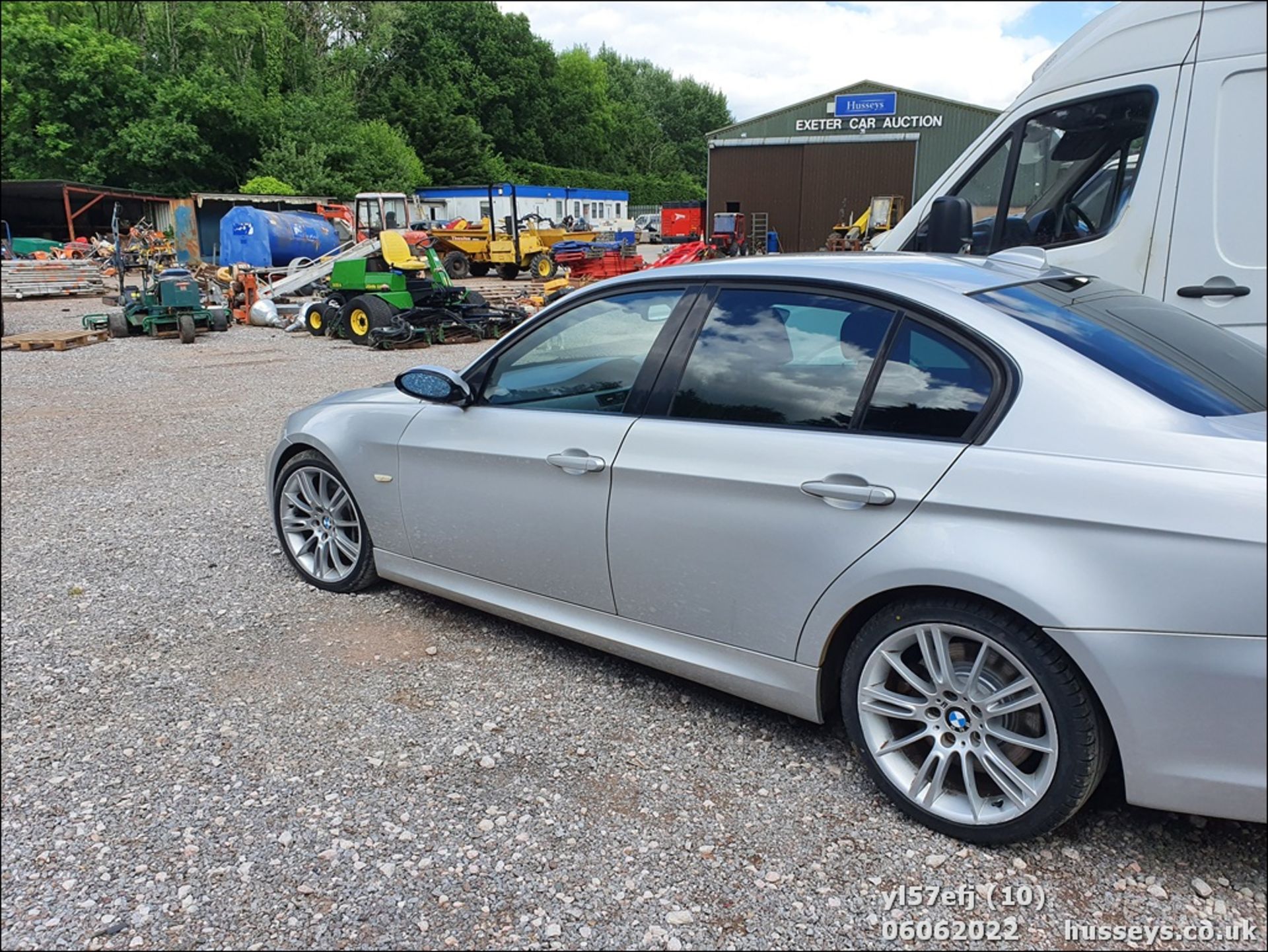 08/57 BMW 330D M SPORT AUTO - 2993cc 4dr Saloon (Silver) - Image 10 of 40