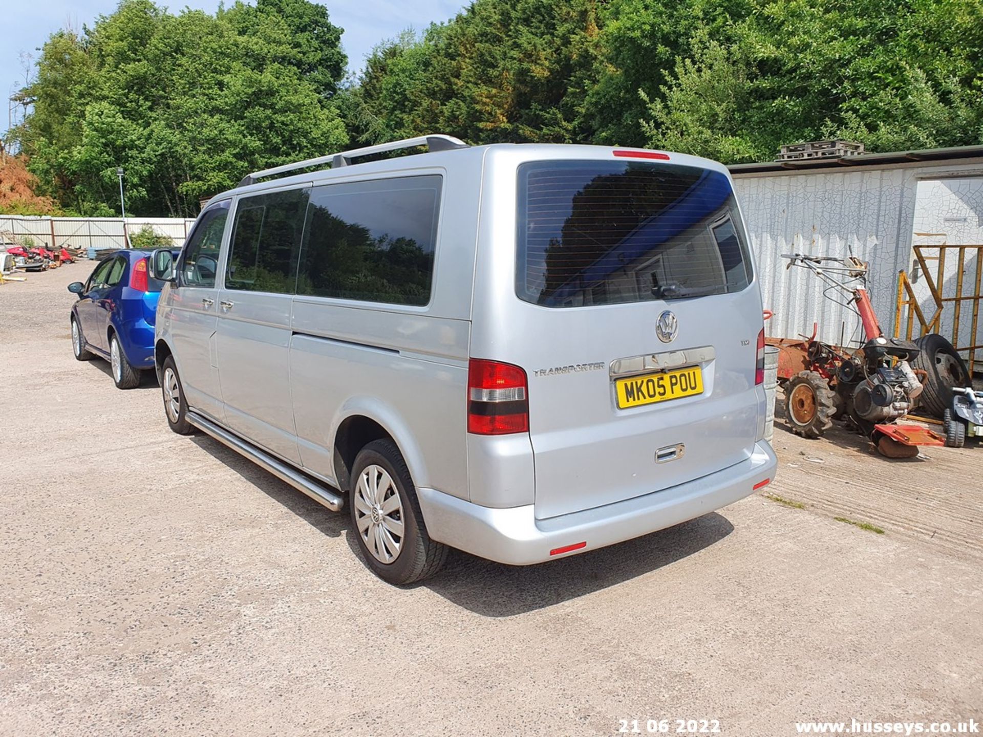 05/05 VOLKSWAGEN TRANSPORTER T30 104 TDI LWB - 1896cc 4dr Minibus (Silver, 161k) - Image 8 of 32