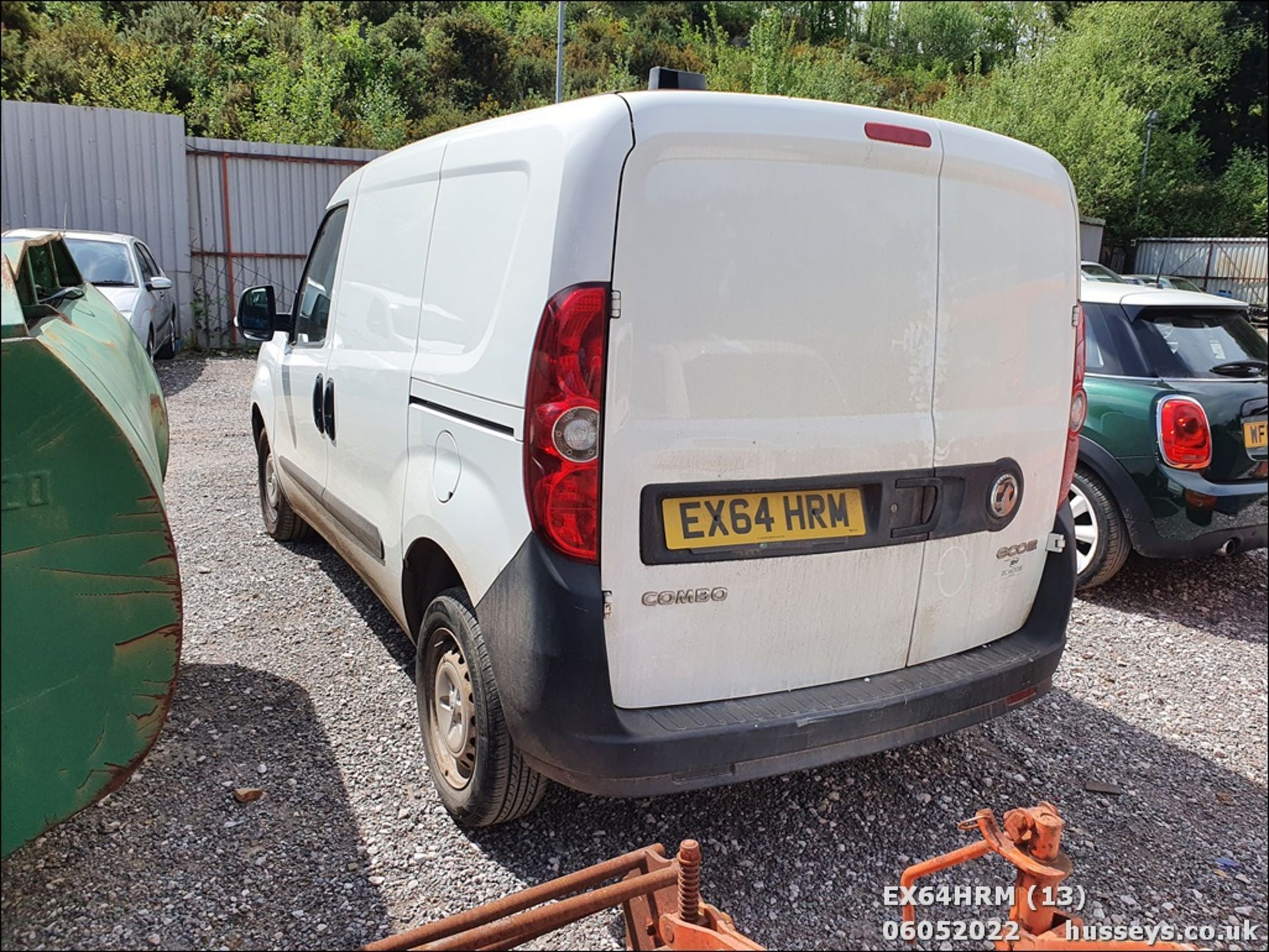 14/64 VAUXHALL COMBO 2000 L1H1 CDTI SS E - 1248cc 5dr Van (White, 127k) - Image 13 of 21