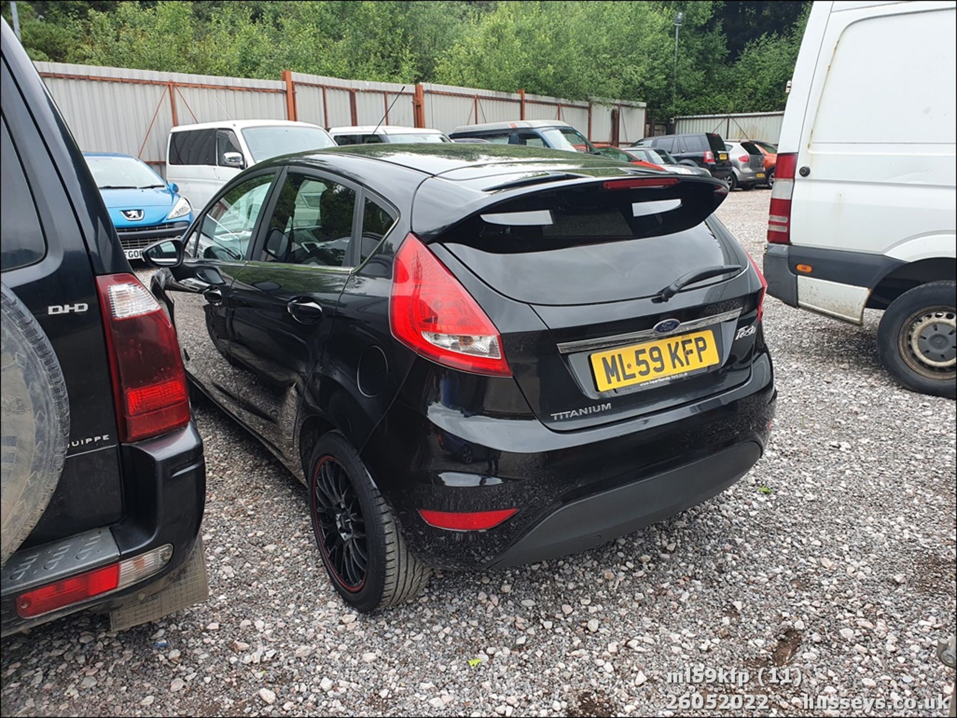 09/59 FORD FIESTA ZETEC 95 - 1388cc 5dr Hatchback (Black) - Image 11 of 24