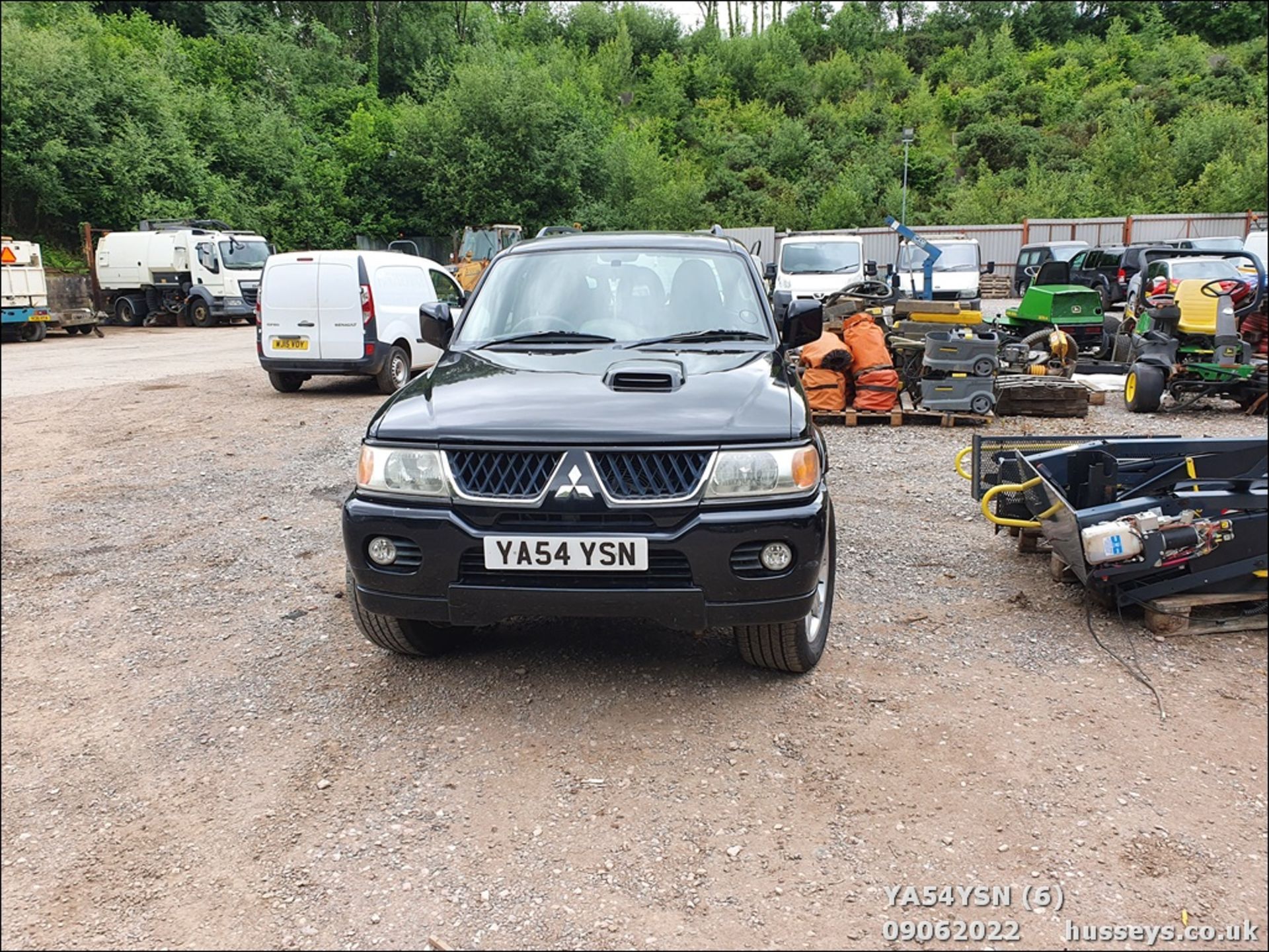 04/54 MITSUBISHI SHOGUN SPORT WARRIOR TD - 2477cc 5dr Estate (Black, 97k) - Image 6 of 29