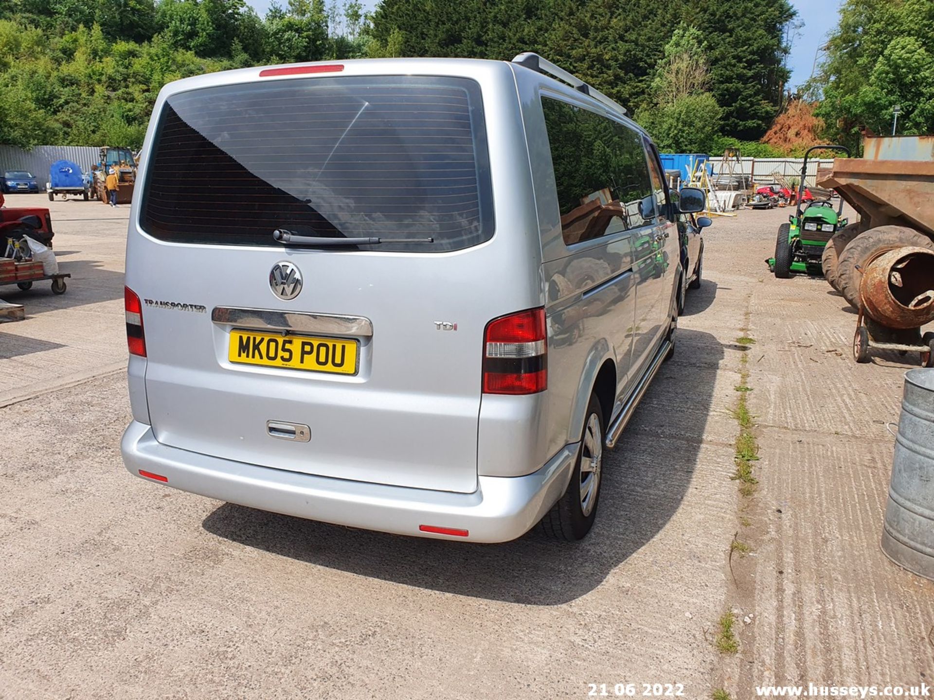 05/05 VOLKSWAGEN TRANSPORTER T30 104 TDI LWB - 1896cc 4dr Minibus (Silver, 161k) - Image 12 of 32