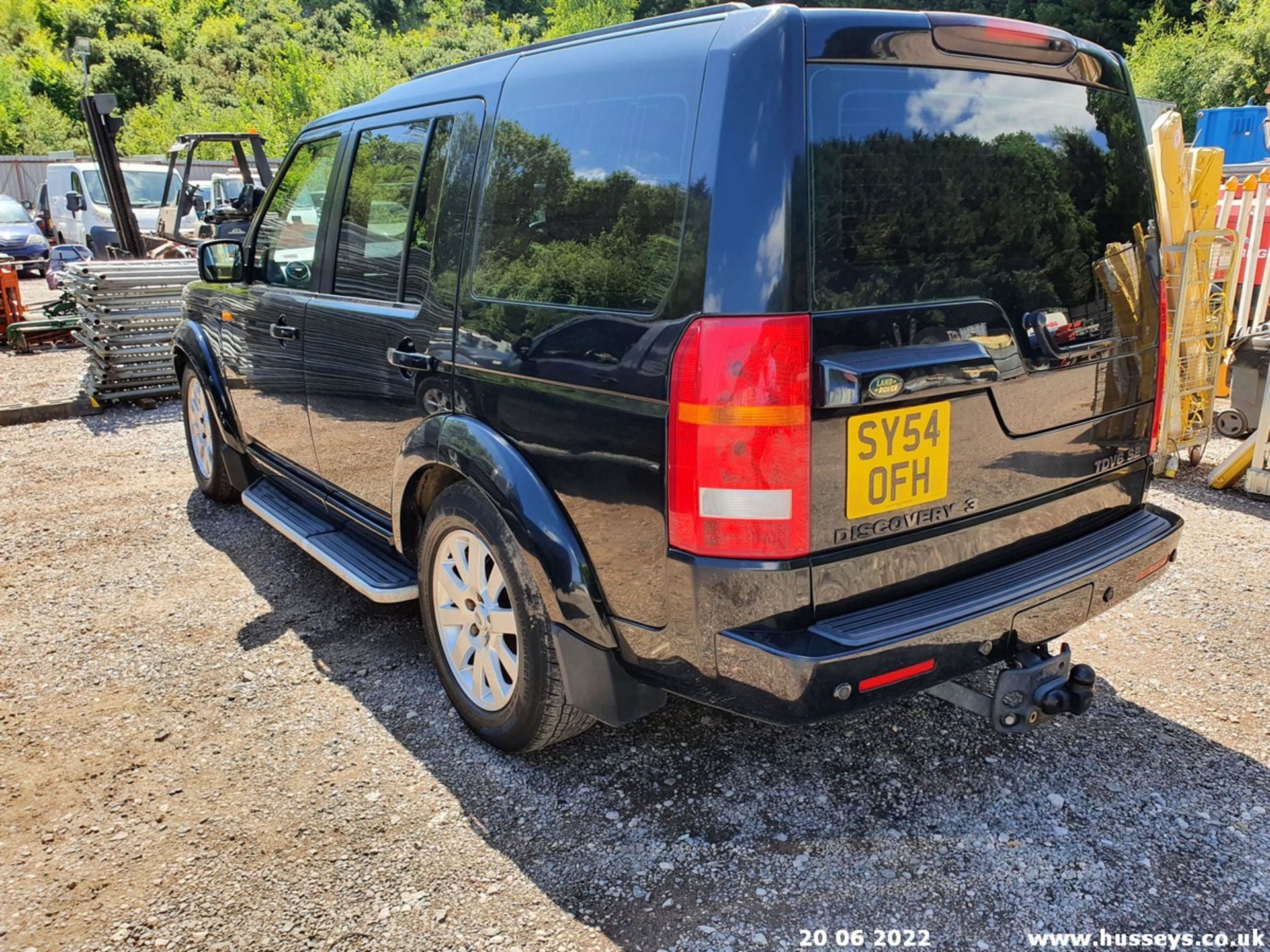 04/54 LAND ROVER DISCOVERY 3 TDV6 SE - 2720cc 5dr Estate (Black) - Image 13 of 28