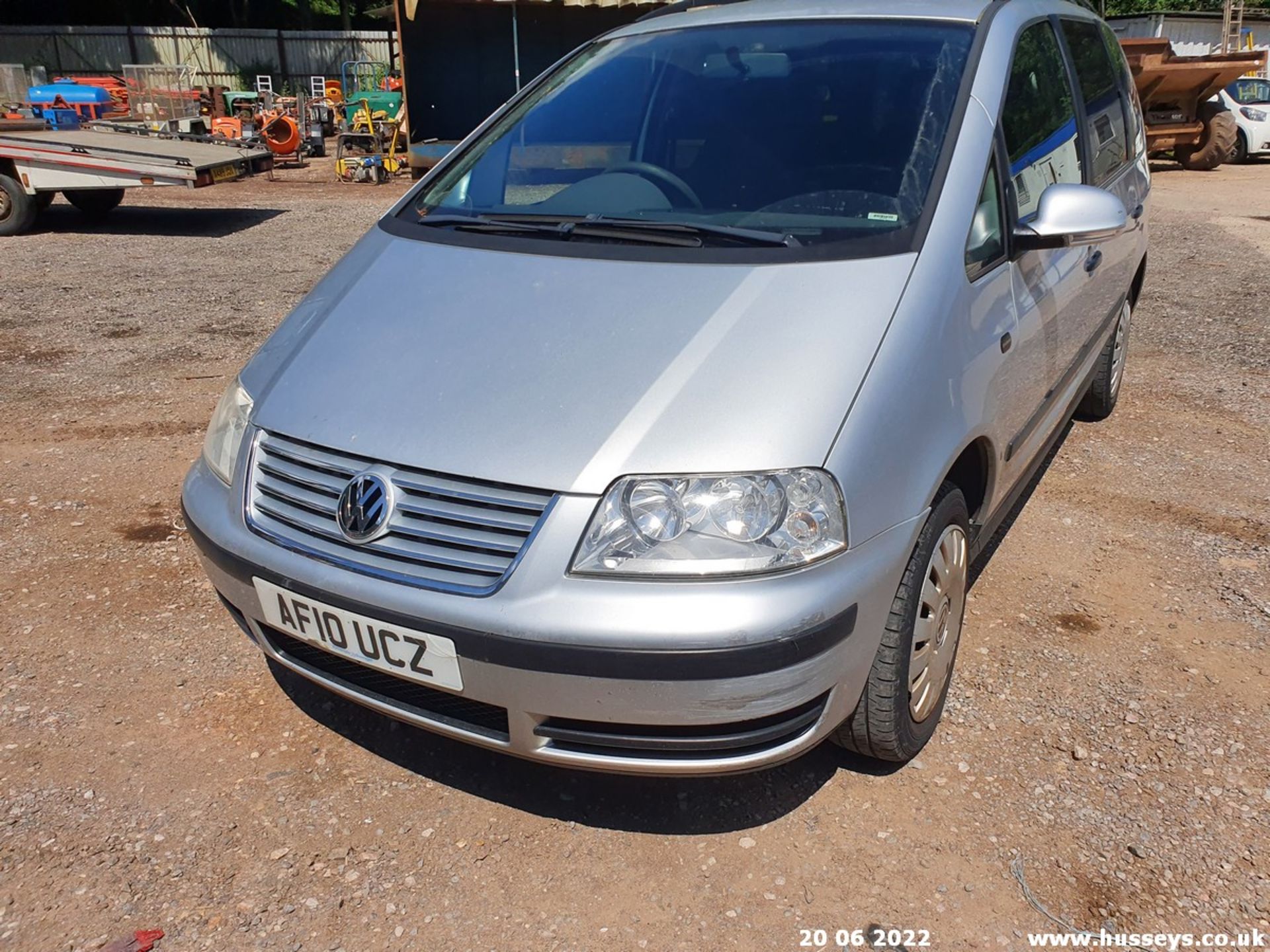 10/10 VOLKSWAGEN SHARAN S TDI - 1968cc 5dr MPV (Silver, 160k) - Image 24 of 35