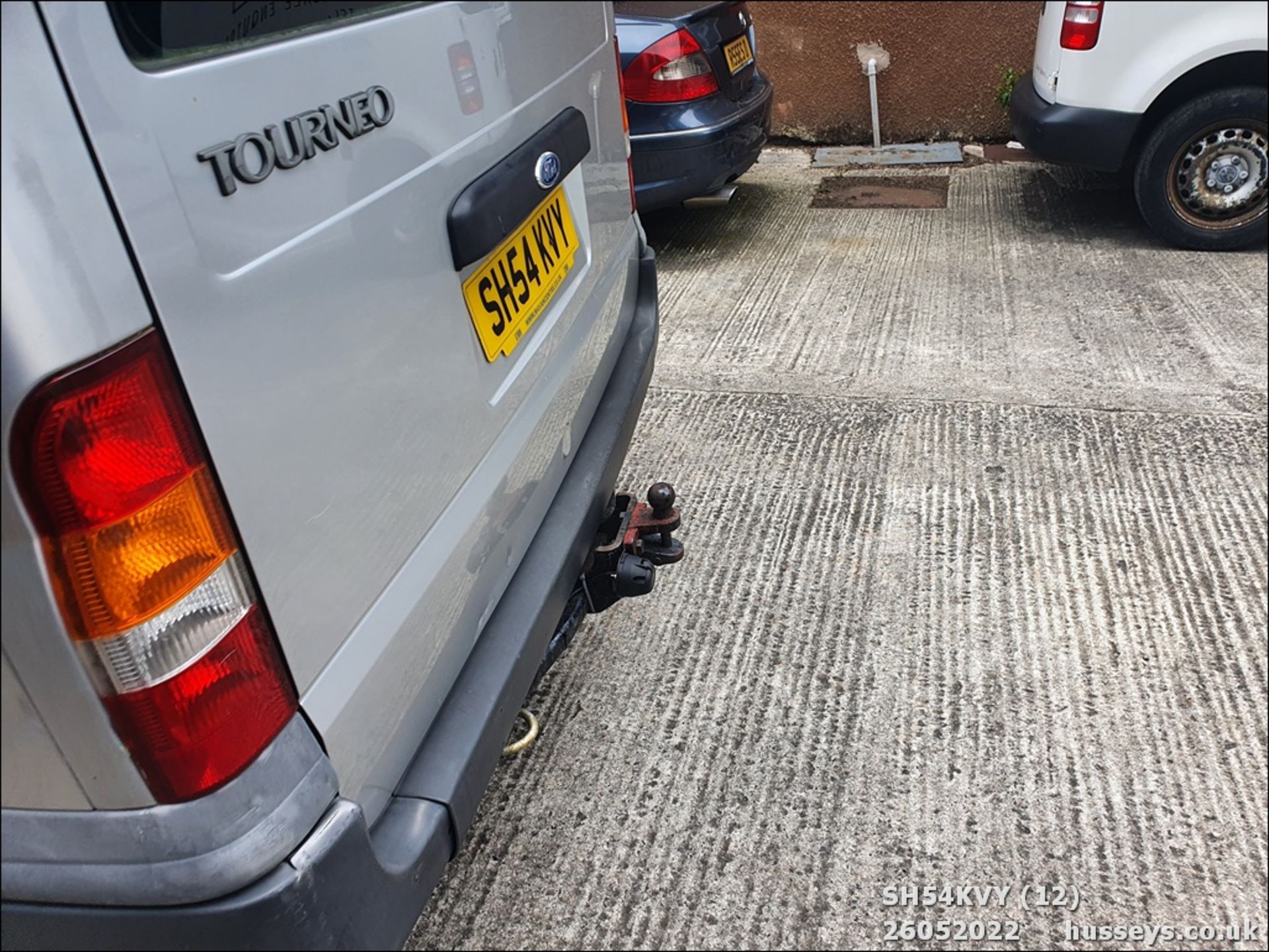 04/54 FORD TOURNEO GLX 280 SWB - 1998cc 5dr Minibus (Silver) - Image 12 of 34