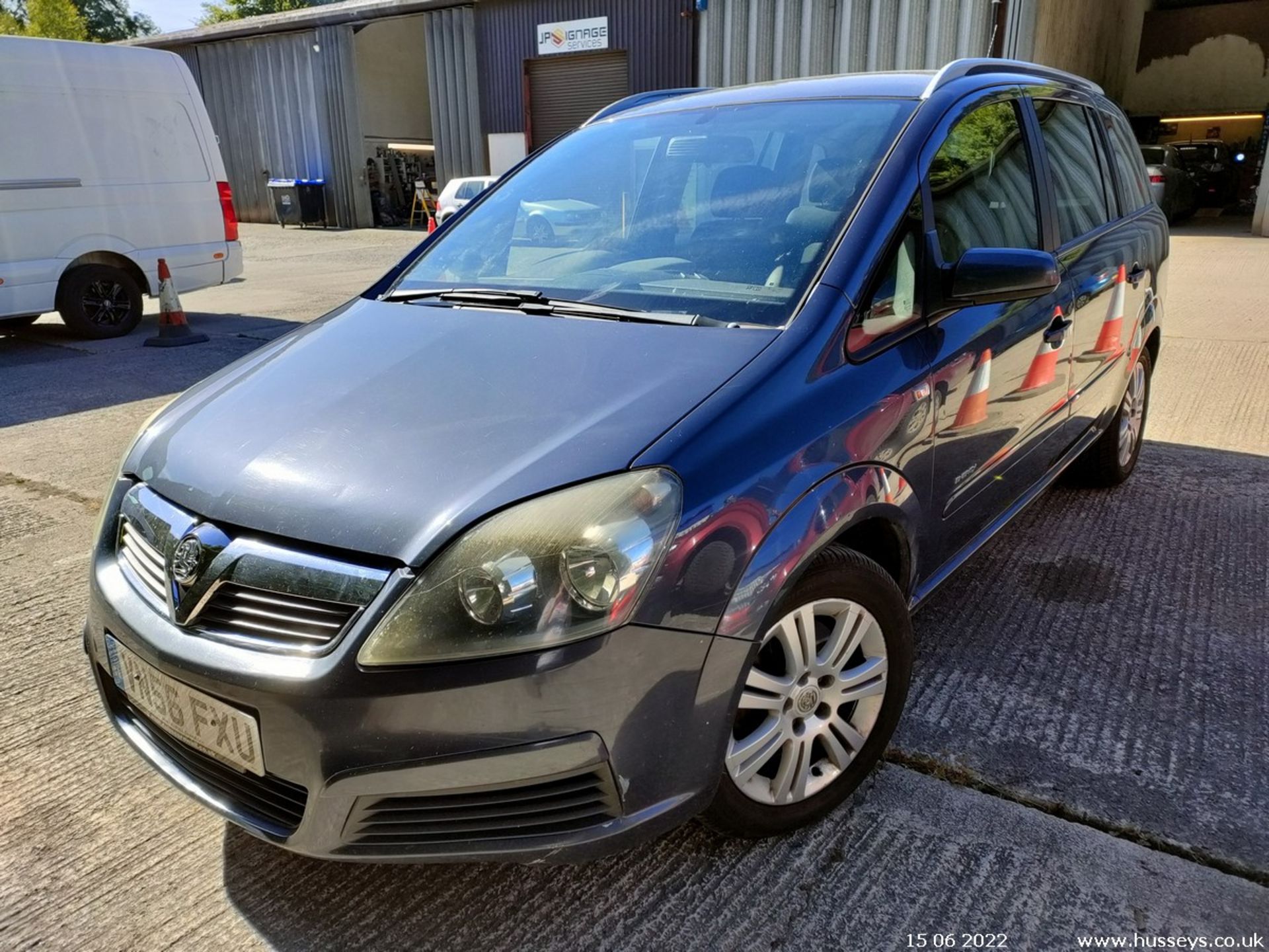 06/56 VAUXHALL ZAFIRA ENERGY CDTI - 1910cc 5dr MPV (Blue, 132k) - Image 4 of 21